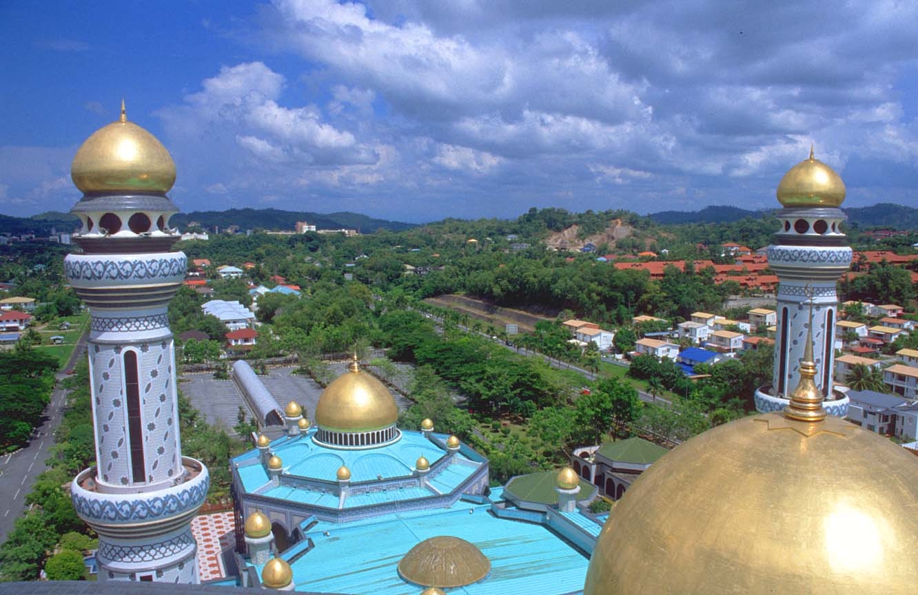 1340x870 Brunei Darussalam Travel Picture: Bandar Seri Begawan, Kampung, Desktop