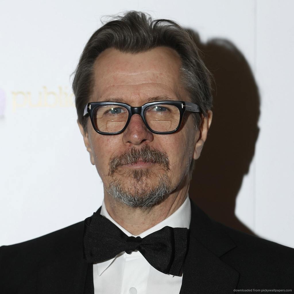 1030x1030 Download Gary Oldman Celebrity Glasses Wallpaper For iPad, Phone