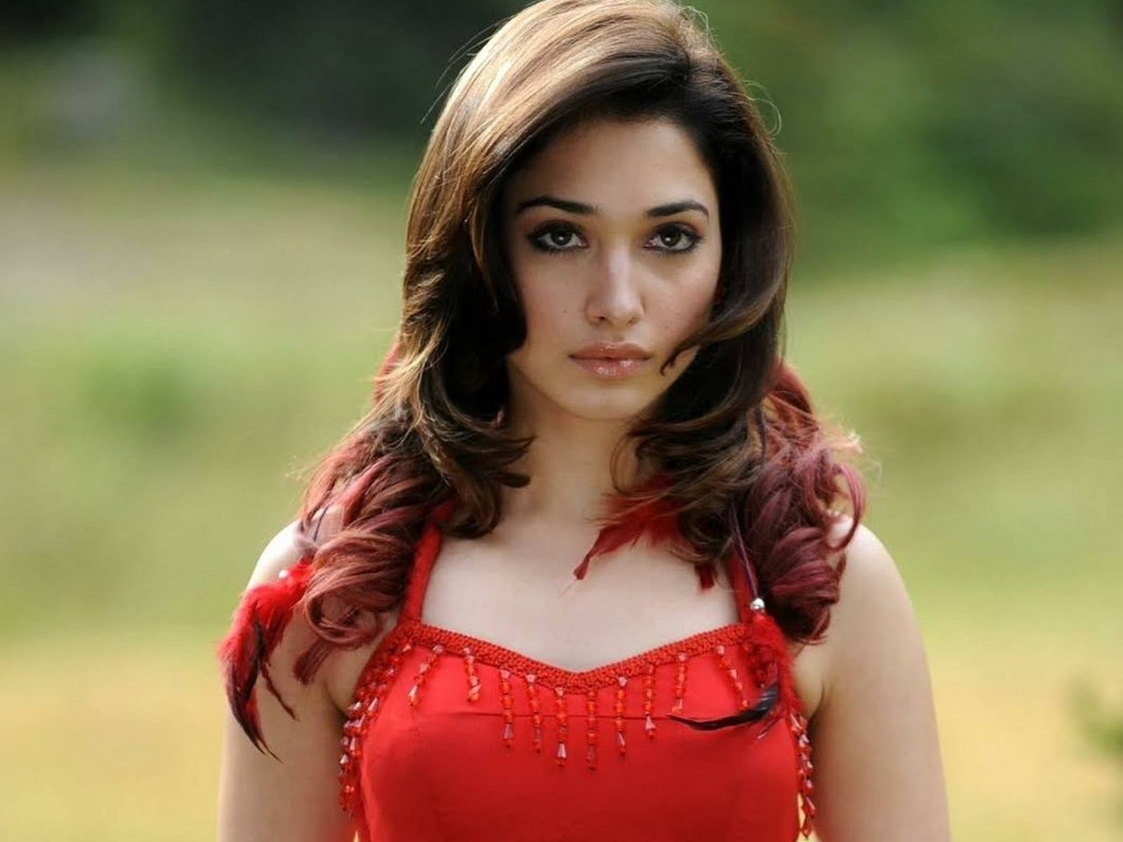 1600x1200 Tamanna Bhatia In Red Dress HD Wallpaper, Desktop