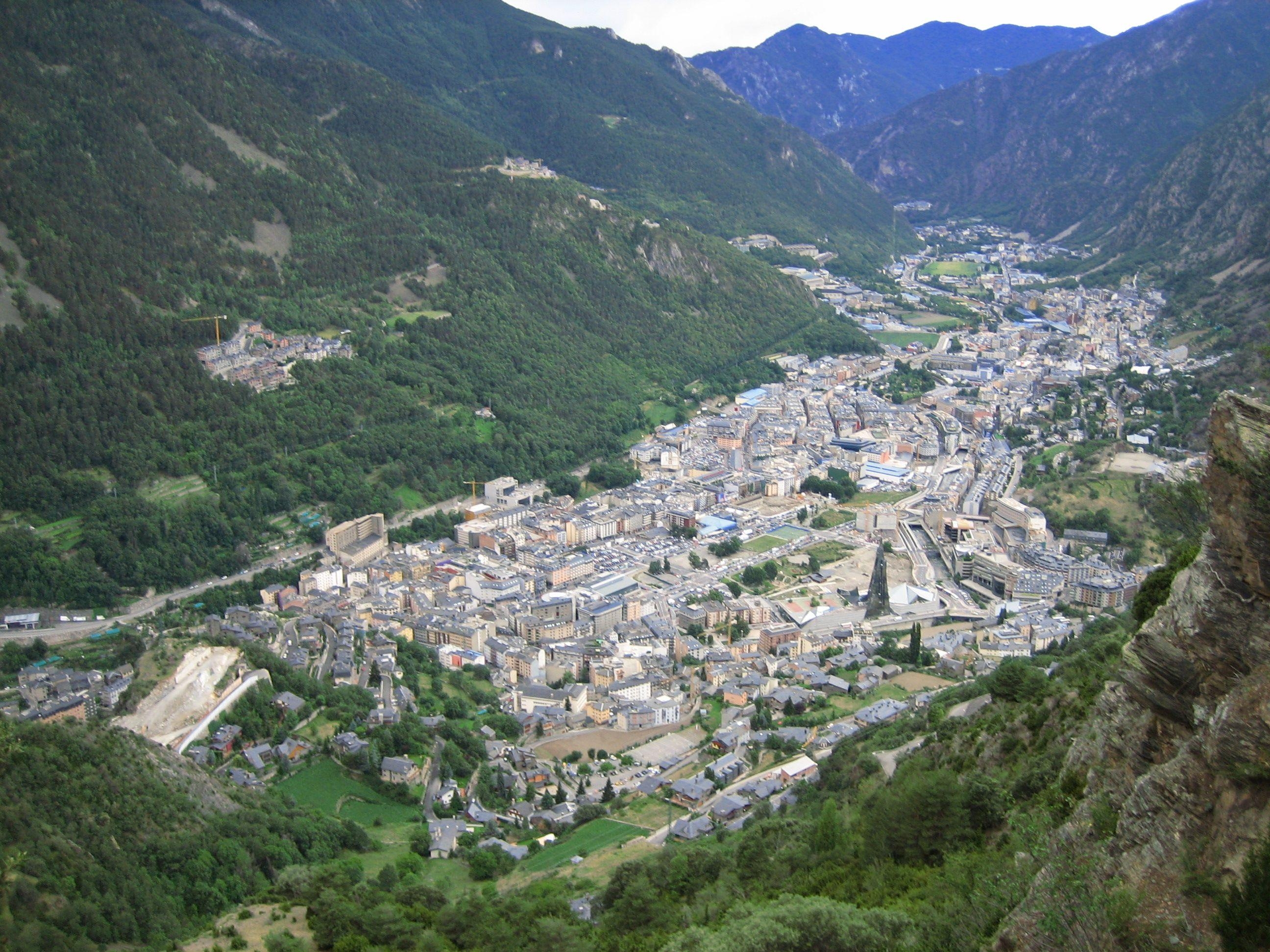 2600x1950 Andorra La Vella And Escaldes Engordany, Desktop