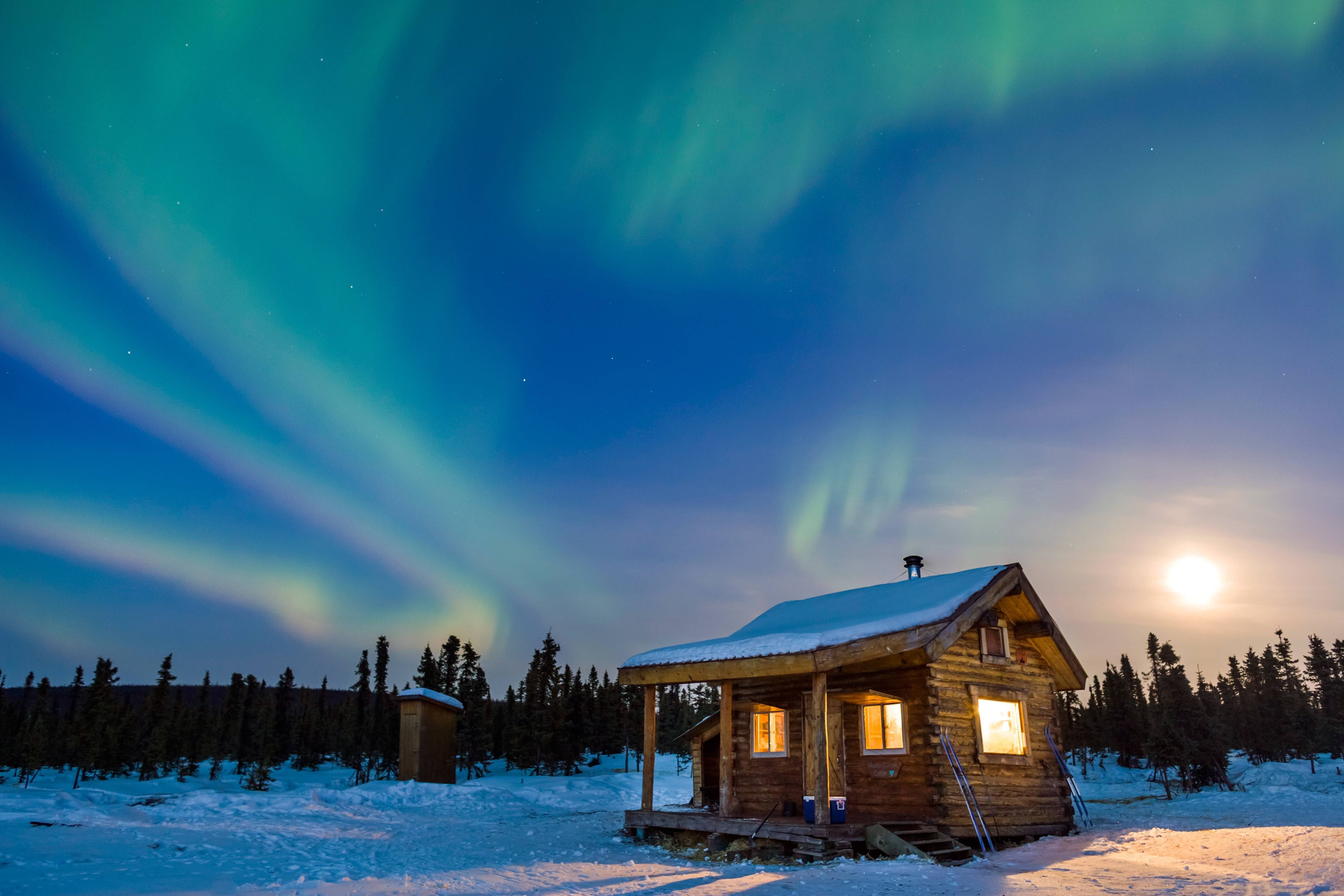 5120x3410 Alaska cabin & Northern lights 4k Ultra HD Wallpaper and Background, Desktop