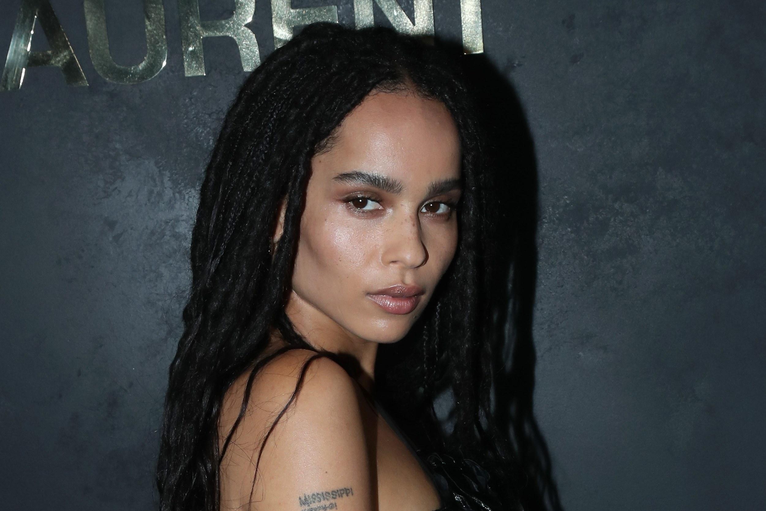 2510x1670 Zoë Kravitz Debuts Choppy Pixie Cut, Desktop