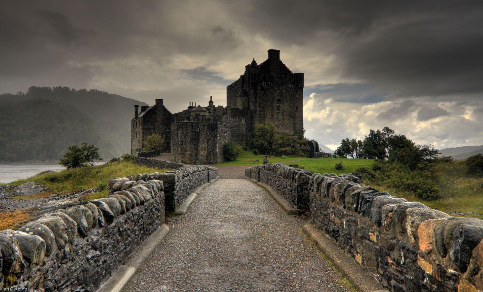 1920x1170 Wallpaper Eilean Donan, castle, clouds, bridge, Loch Duich, Desktop