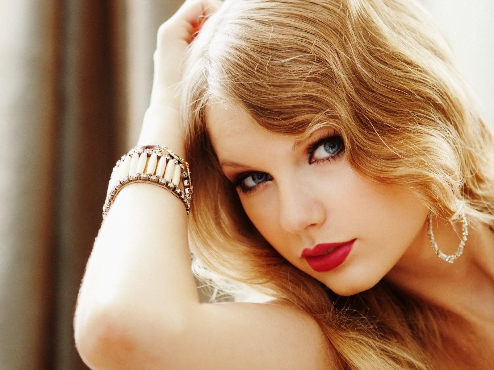 1600x1200 Taylor Swift Hot Red Lipstick! Swift Wallpaper 31650397, Desktop