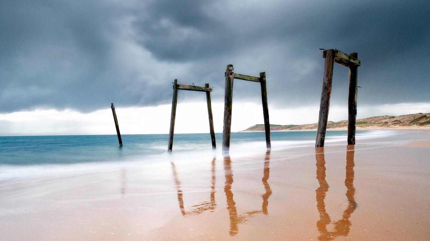 1370x770 An old wooden structure located at Cat Bay, Phillip Island, Victoria, Desktop