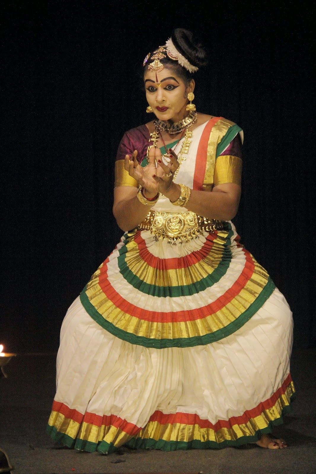 1070x1600 Kerala: Mohiniyattam dancer. Dance of india, Indian classical dance, Indian dance, Phone