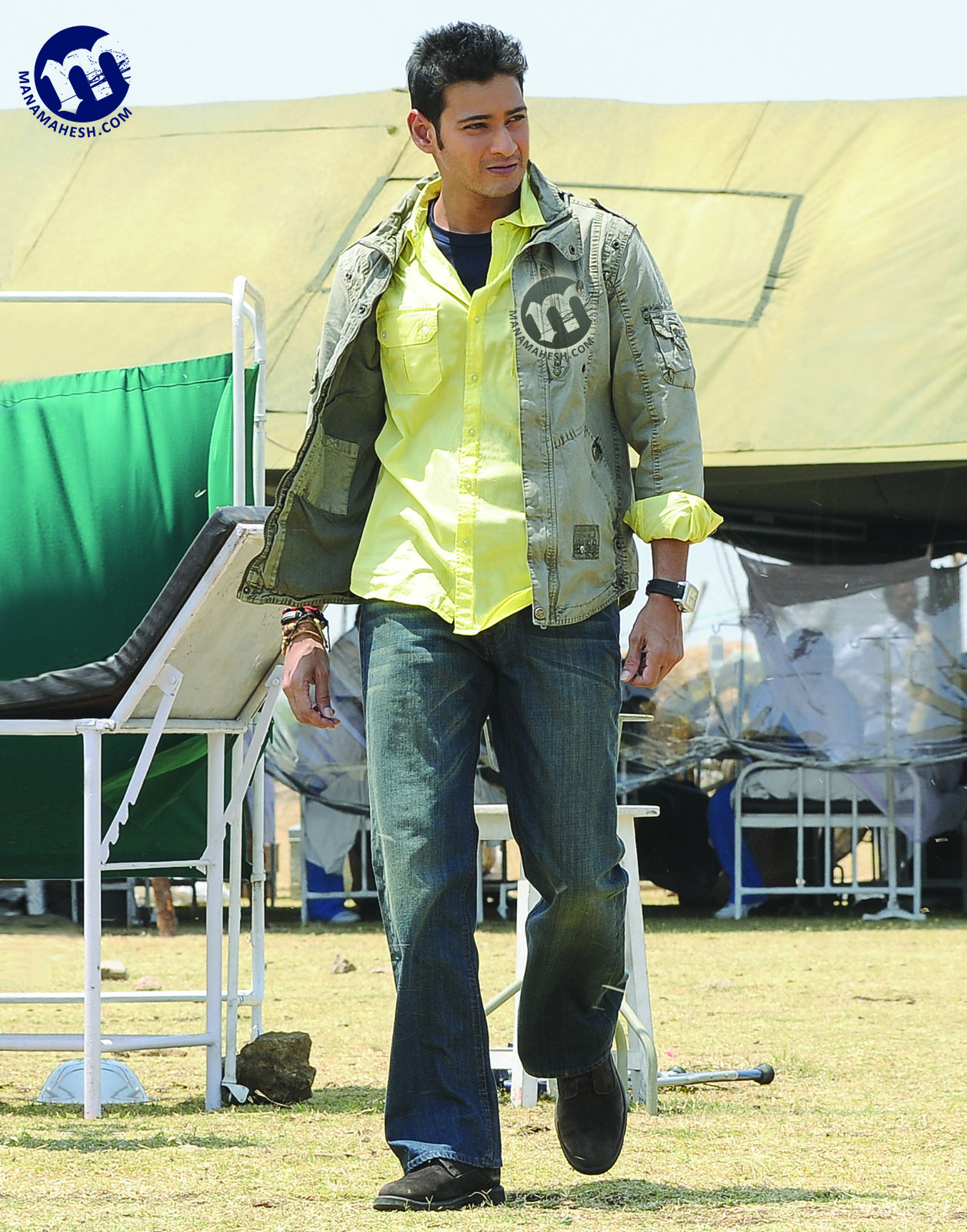 1260x1600 Khaleja Stills, Phone