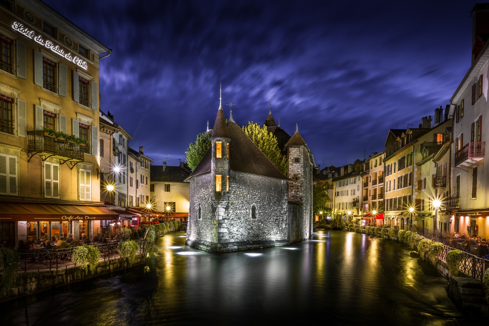 2000x1340 Hotel France Canal Night House Annecy Palais De Lisle Wallpaper:, Desktop