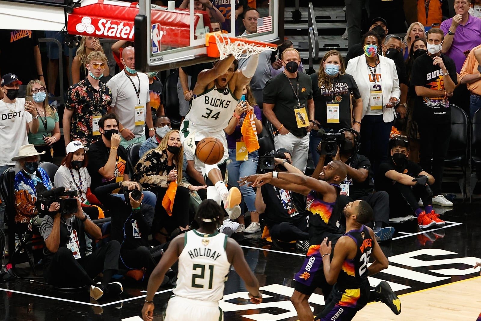 1600x1070 Best Getty Photo of Giannis' dagger dunk in Game 5, Desktop