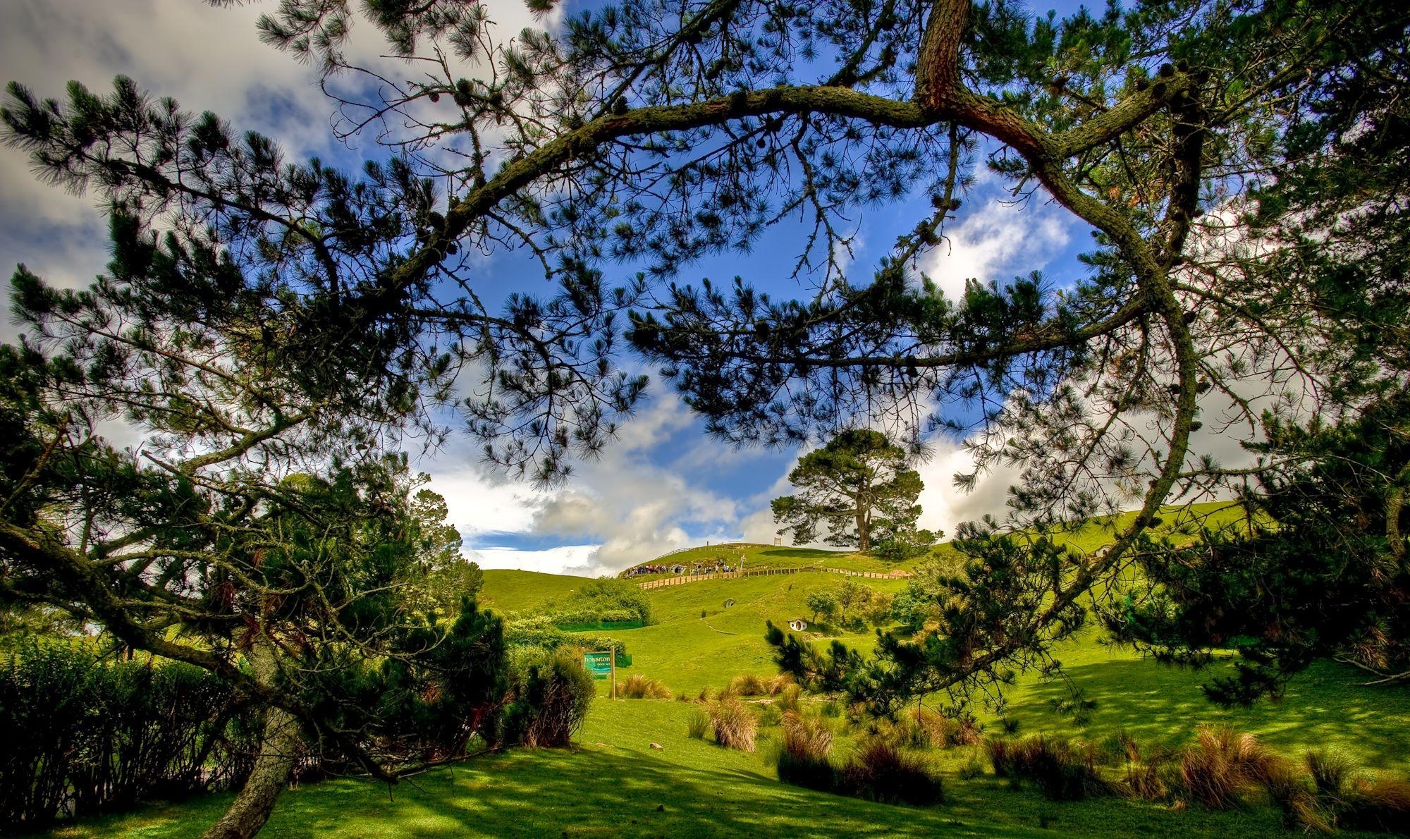 2000x1190 Hobbiton -New Zealand. Kiwi Travel and Tours Ltd, Desktop