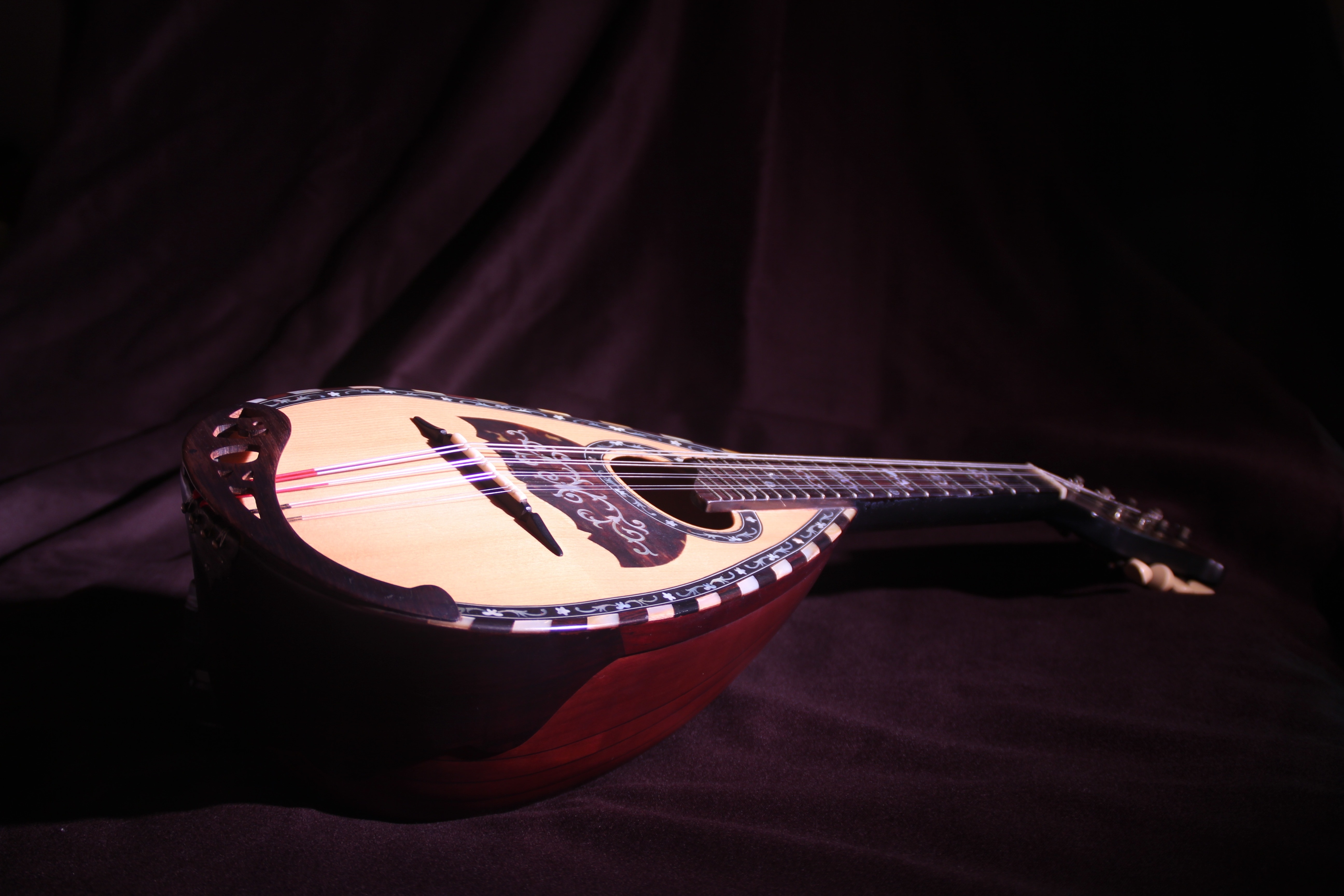 5190x3460 brown and tan wooden saz free image, Desktop