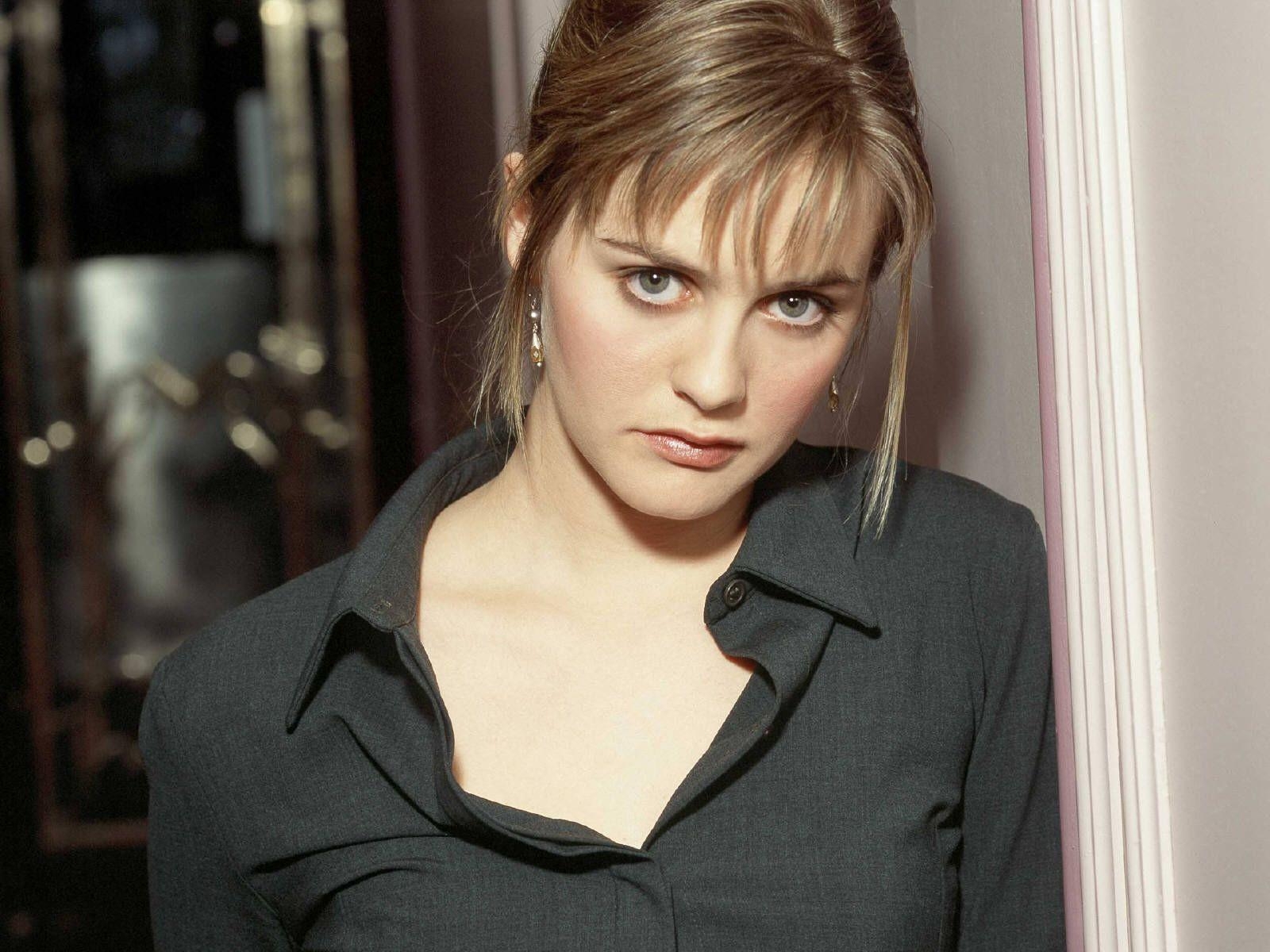 1600x1200 Alicia Silverstone HD Wallpaper for desktop download, Desktop