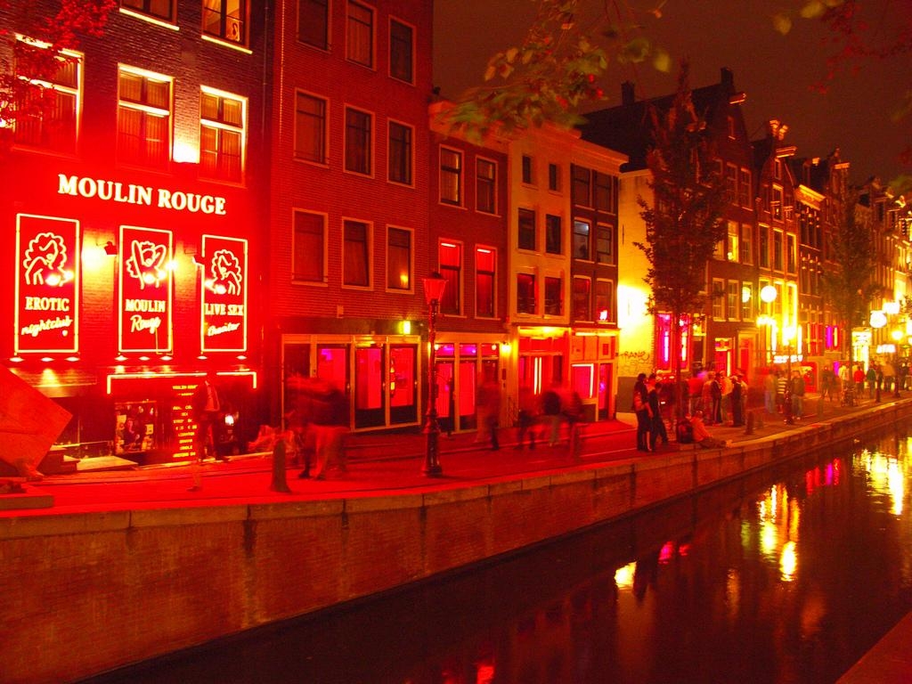 1030x770 Red Light District: Where life begins in the night, Desktop