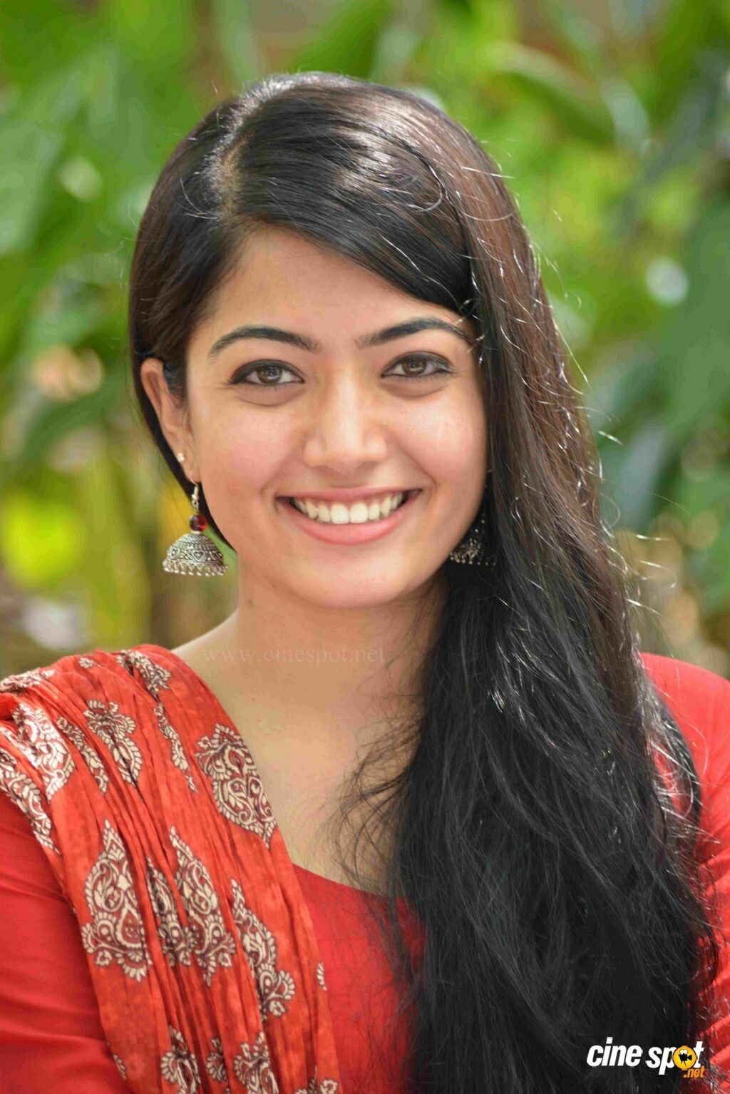 1030x1540 Rashmika Mandanna at Kirik Party Film Launch (4), Phone