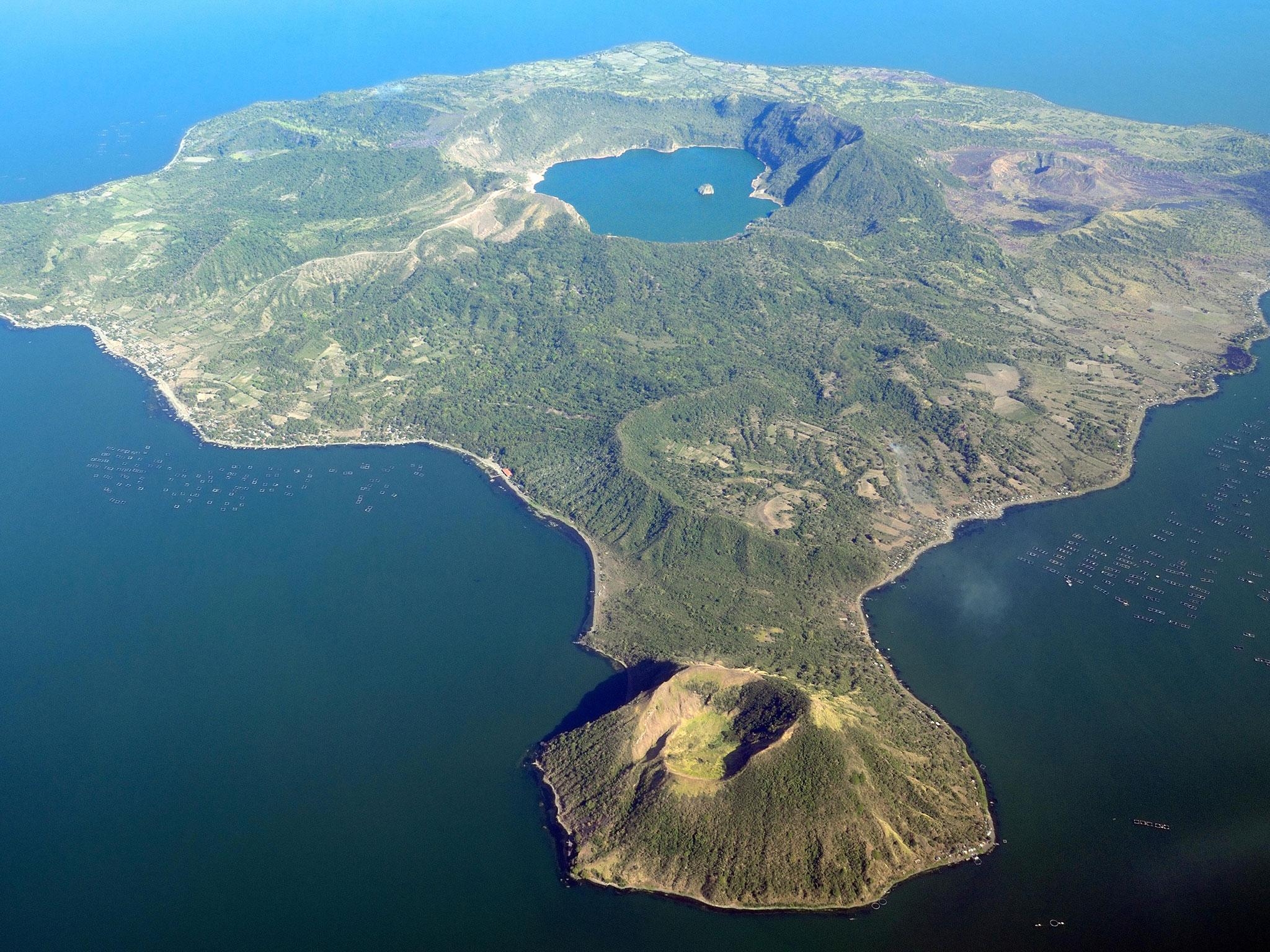 2050x1540 The Most Intense Volcanic Craters in the Worldé Nast Traveler, Desktop