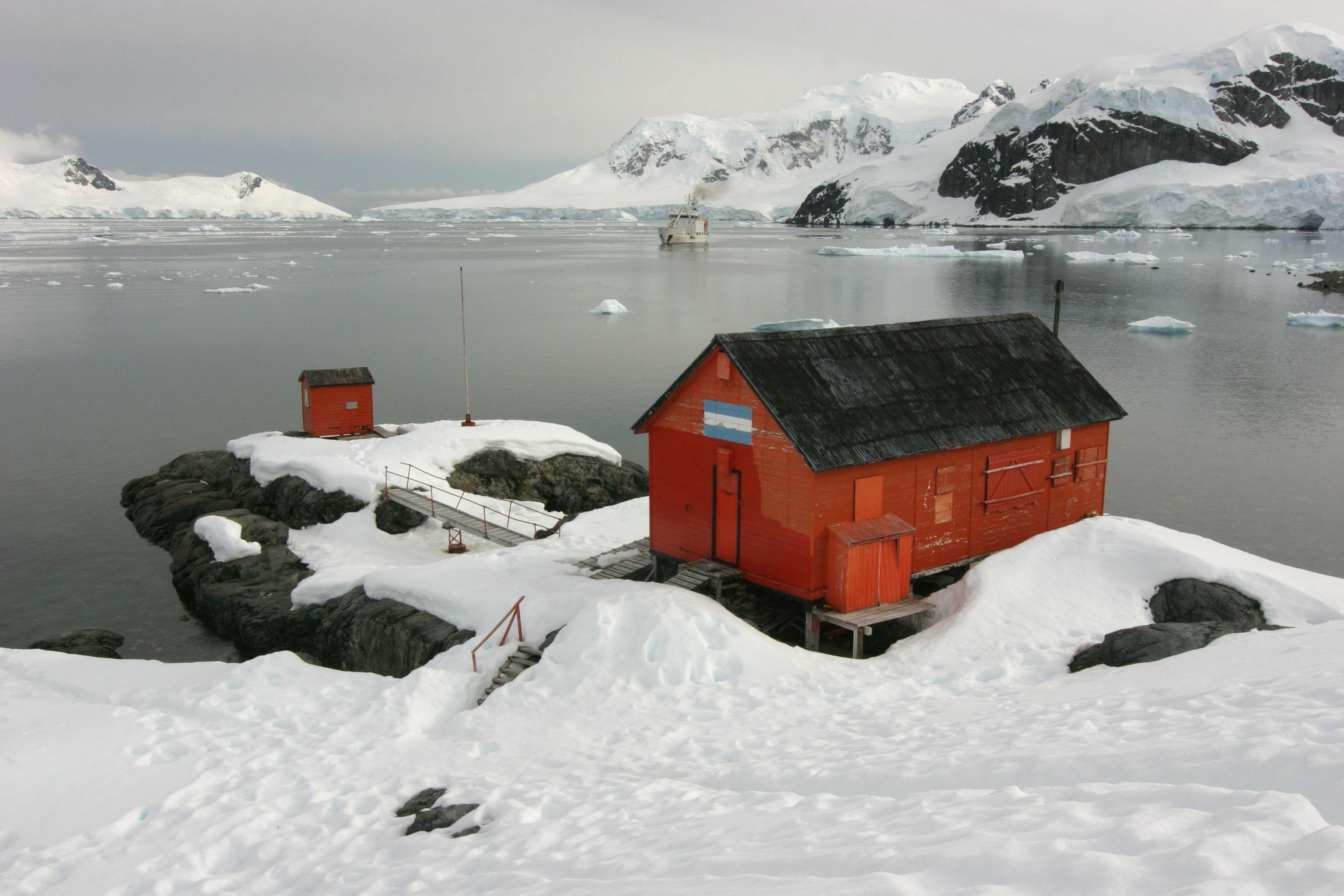 3080x2050 Polar Regions: Antarctica vs The Arctic, Desktop