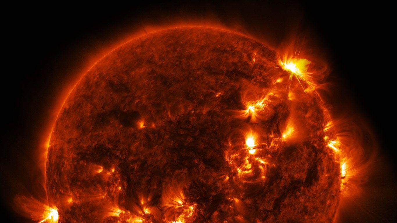 1370x770 Solar Flare Wallpaper for Gadgets, Desktop