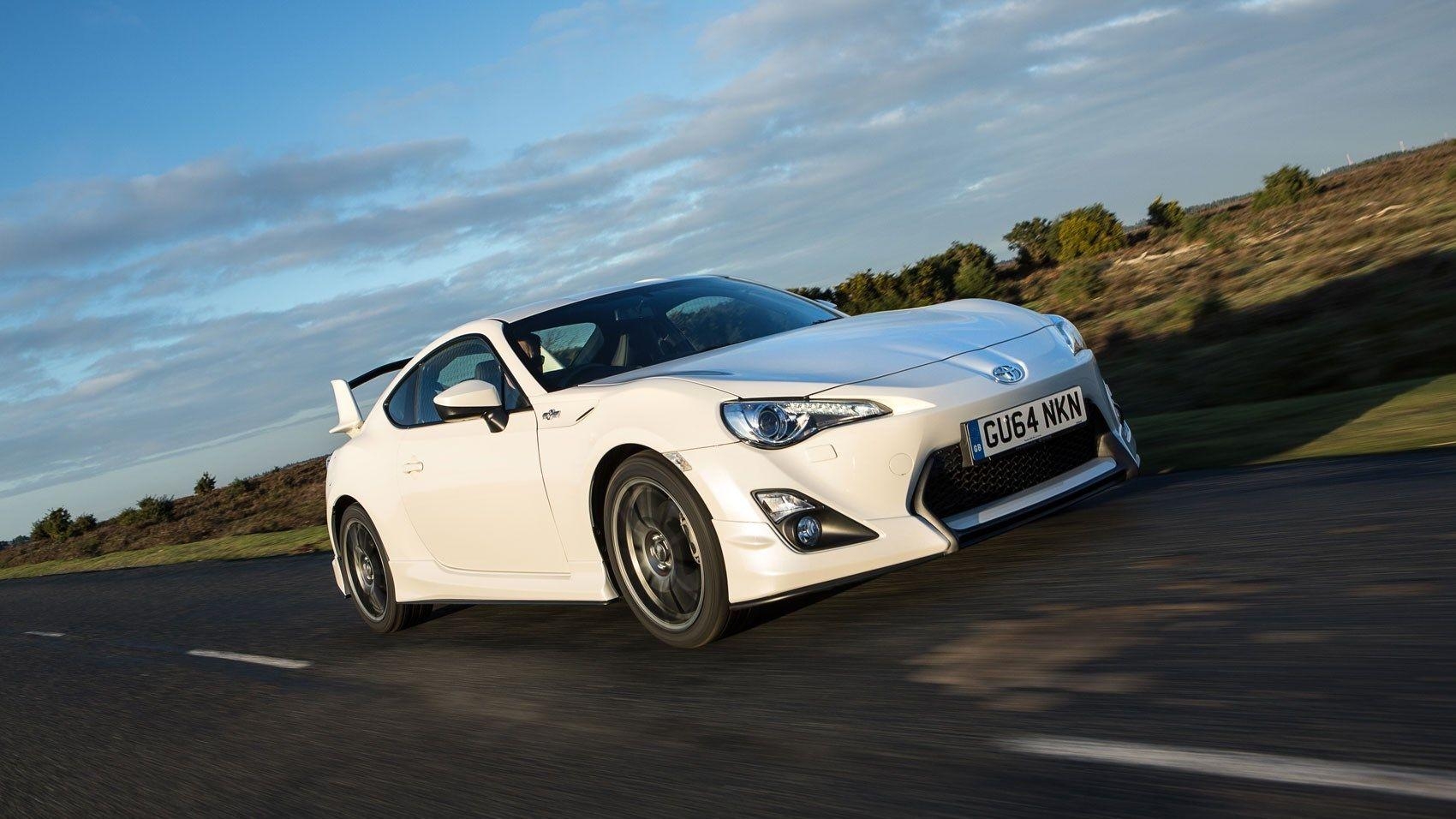 1700x960 Toyota GT86 Aero (2015) review, Desktop