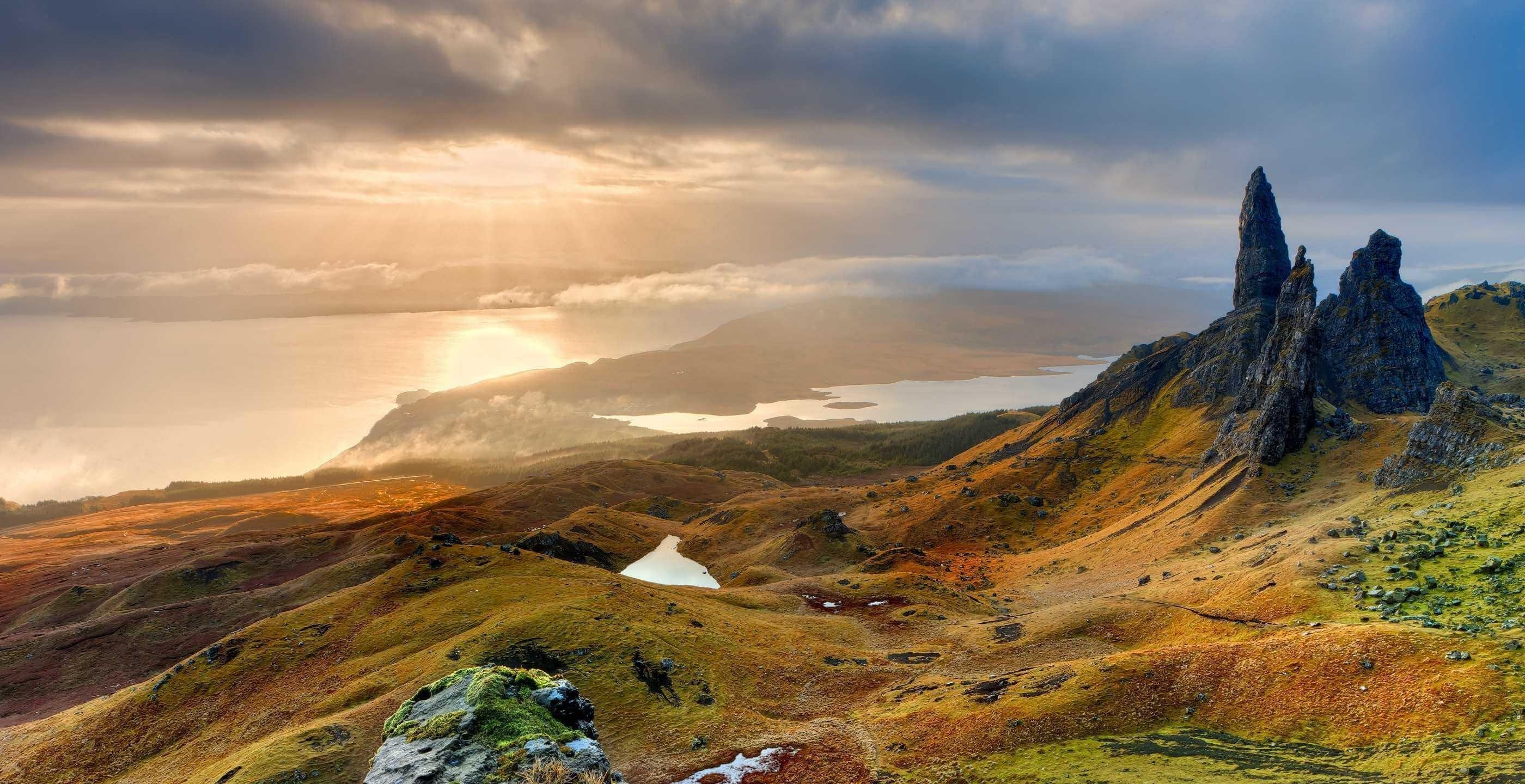 2800x1440 Scottish Highlands Graceful Mountain in the United Kingdom, Desktop