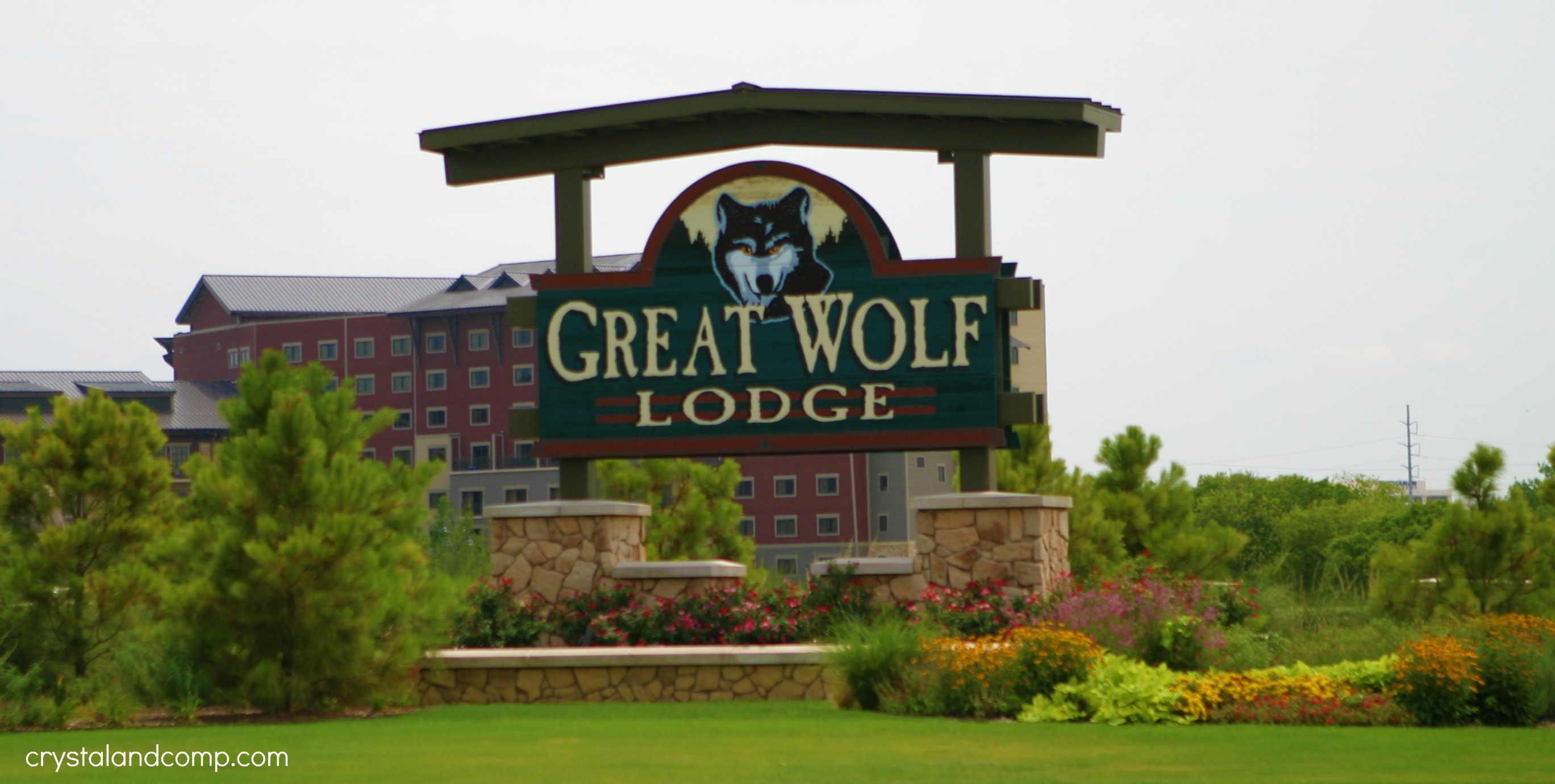 2740x1390 Great Wolf Lodge, Desktop