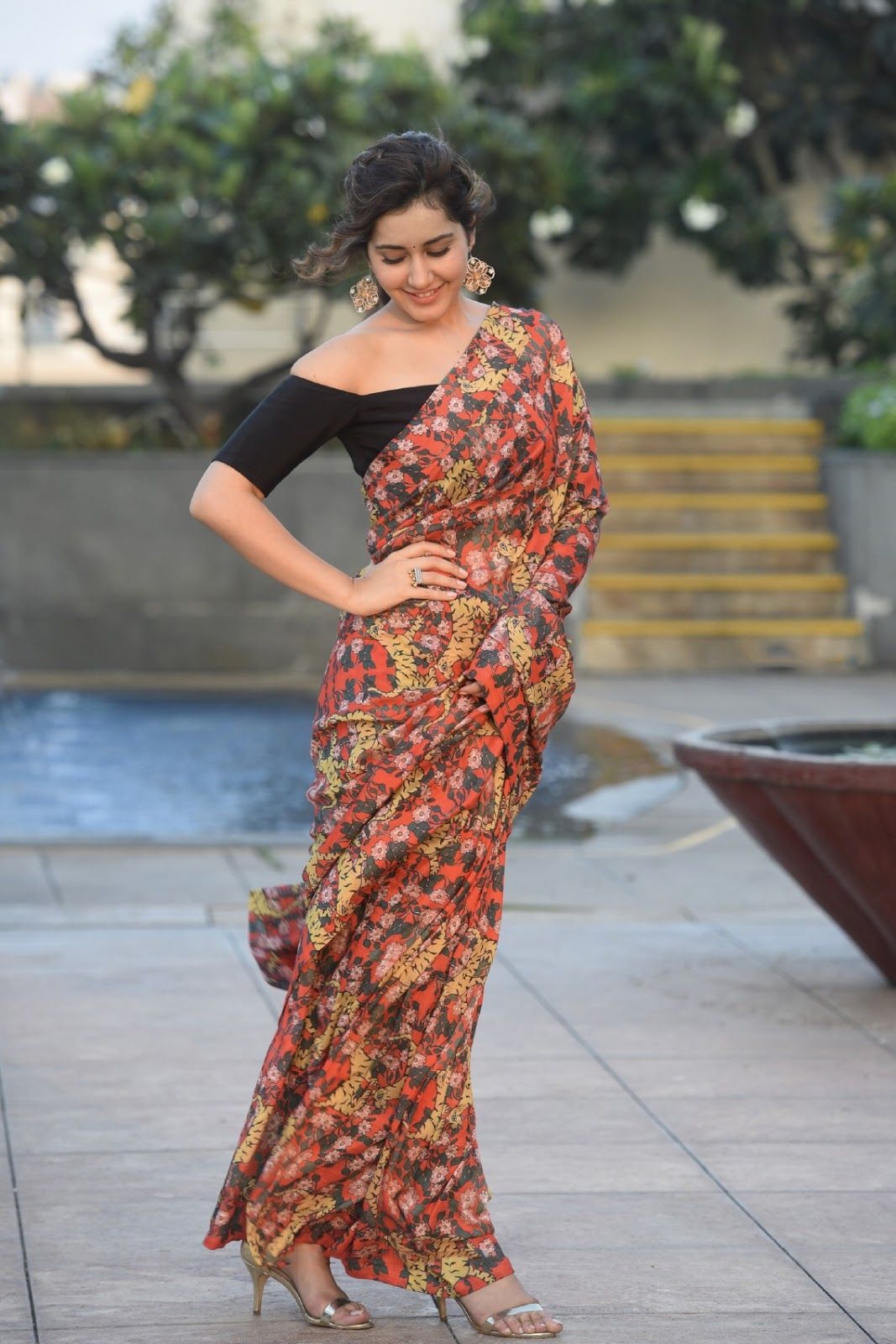 1070x1600 Rashi Khanna Latest gorgeous Saree Clicks, Phone