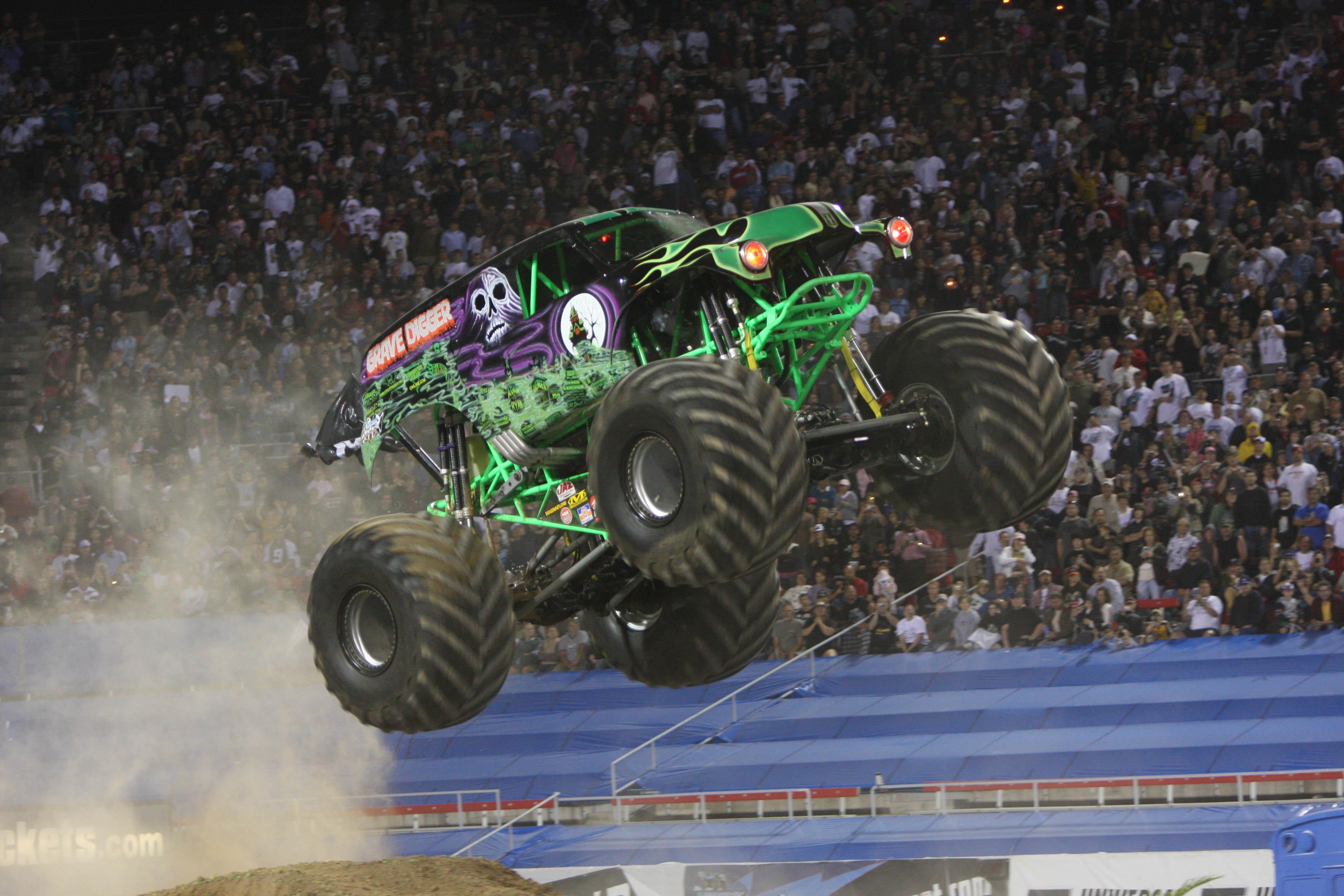 3890x2600 Grave Digger Monster Truck Wallpaper  (768.92 KB), Desktop