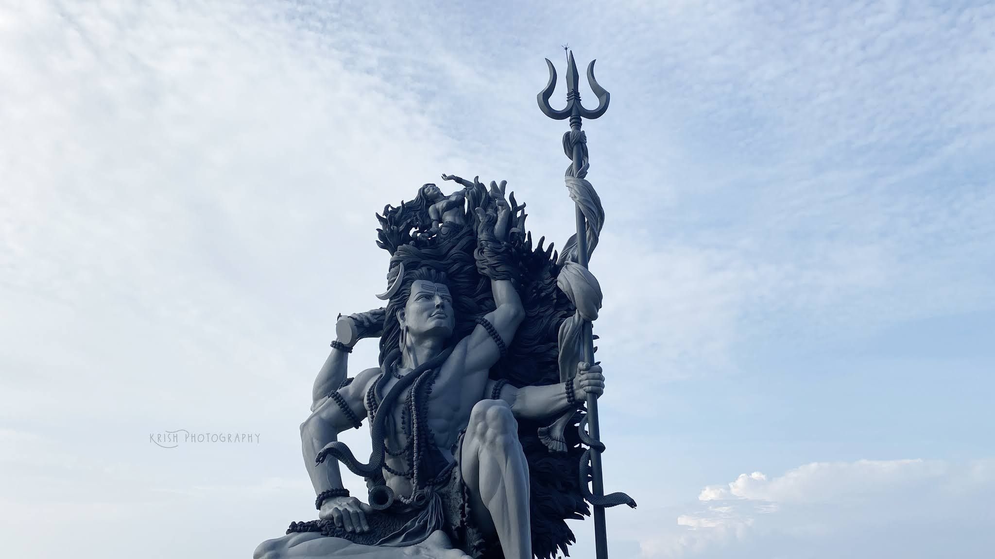 2050x1160 Aazhimala Siva Temple. azhimala beach. lord shiva. sivan. Shiva statue, Lord shiva, Blurred background photography, Desktop