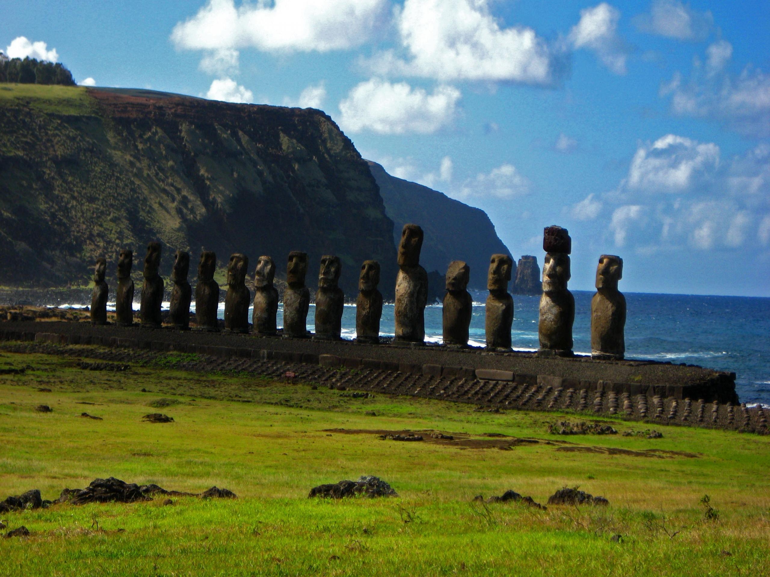 2560x1920 Easter Island Wallpaper, Desktop