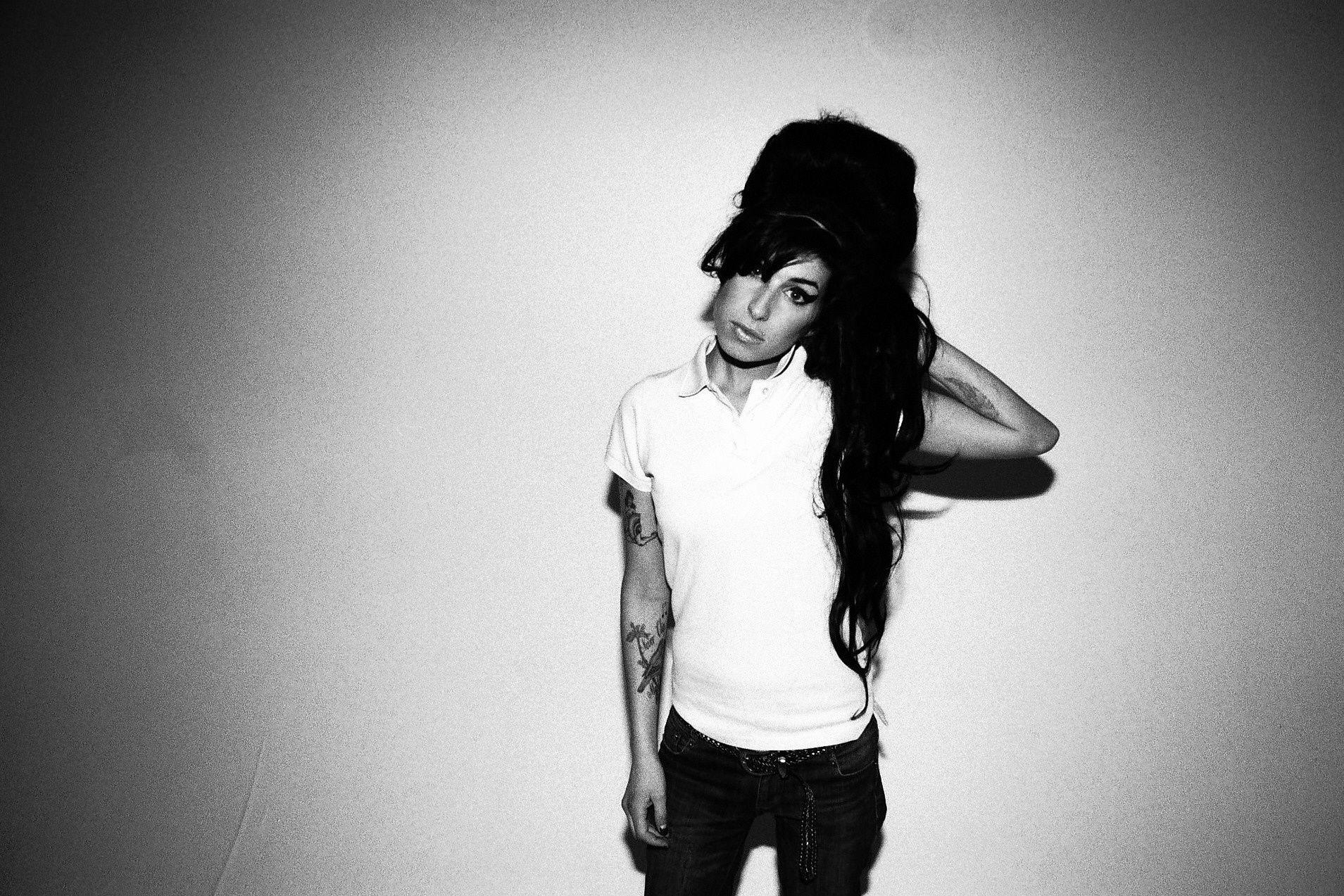 1910x1280 Amy Winehouse wallpaper, Desktop