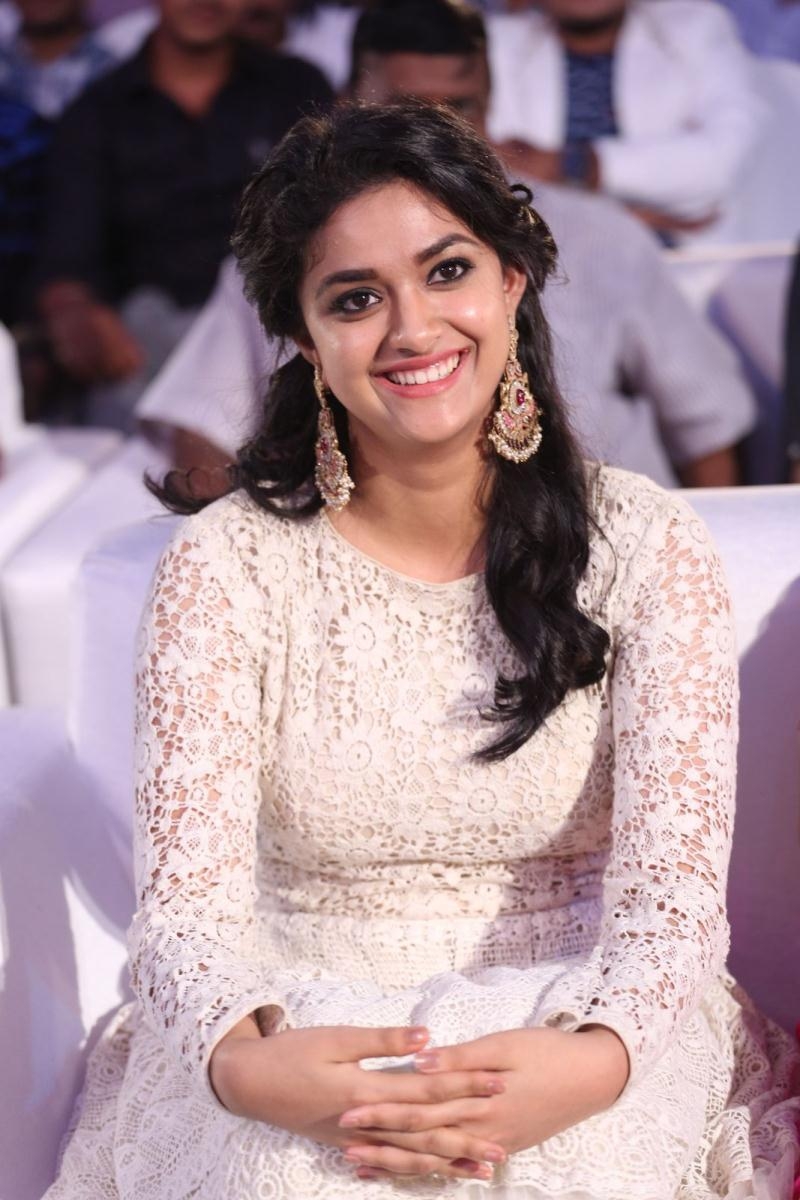 800x1200 Keerthi Suresh Hot Photo, Keerthi Suresh Hot Image Rail Audio Launch, Phone