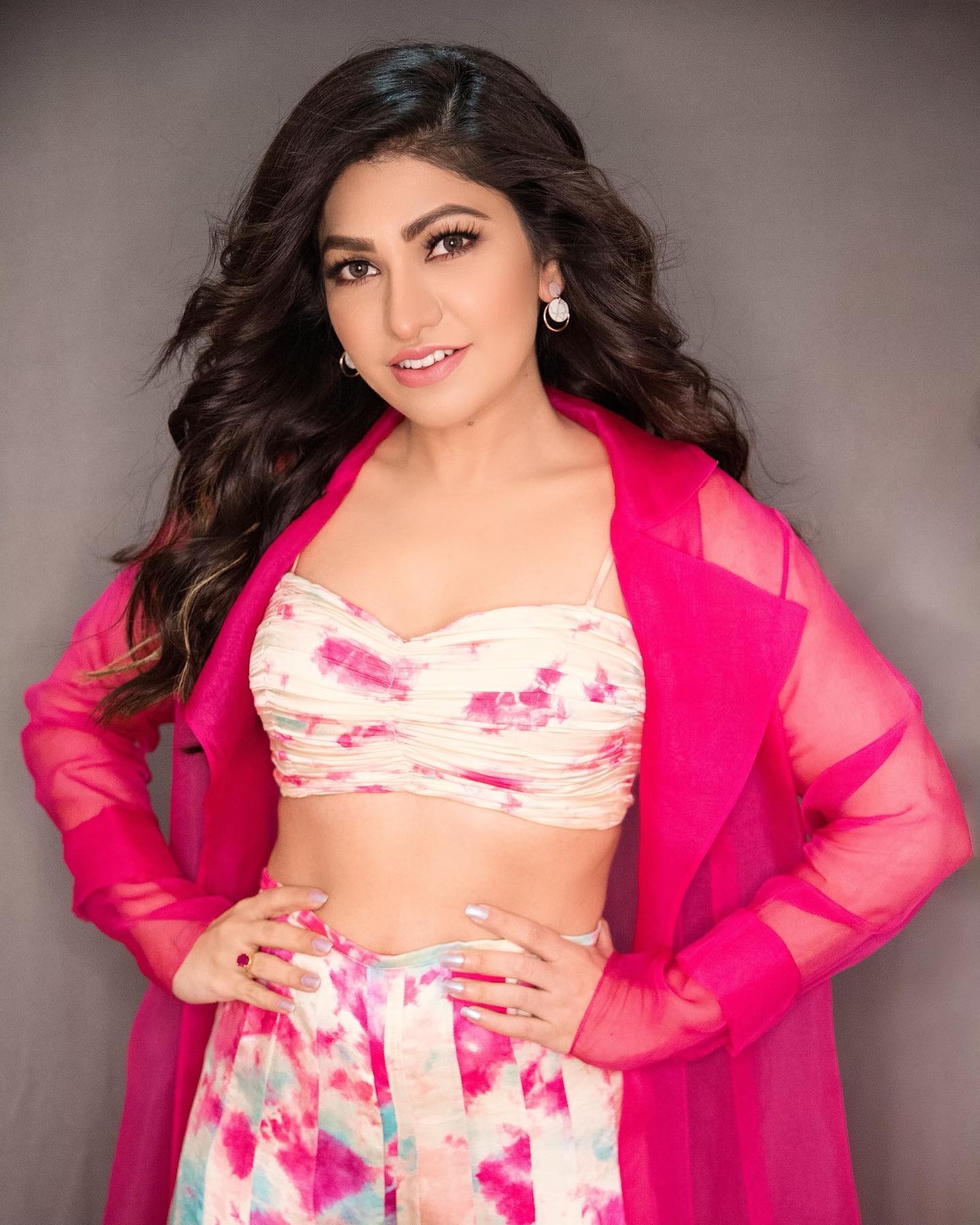 1440x1800 Tulsi Kumar, Phone