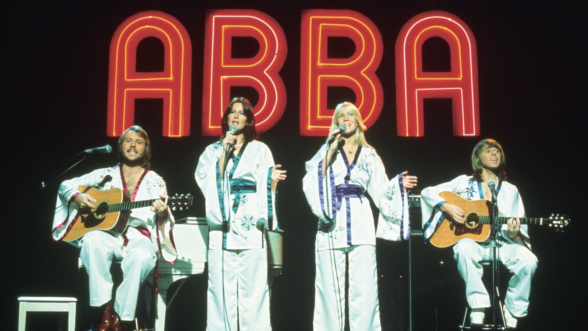 1920x1080 Super regrouper! ABBA are back and it was The Big Issue wot done it, Desktop