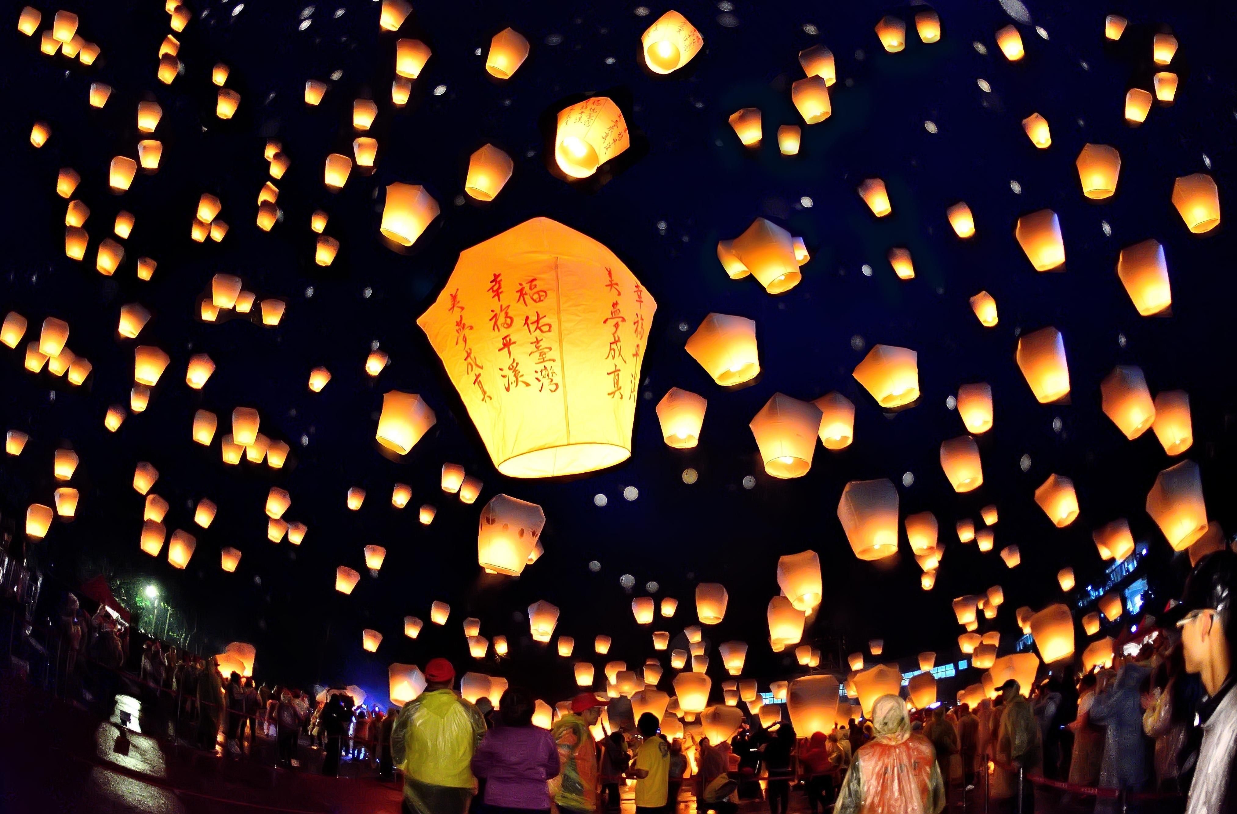 4060x2670 At Pingxi Lantern Festival, wishes light up the Taiwan sky, Desktop