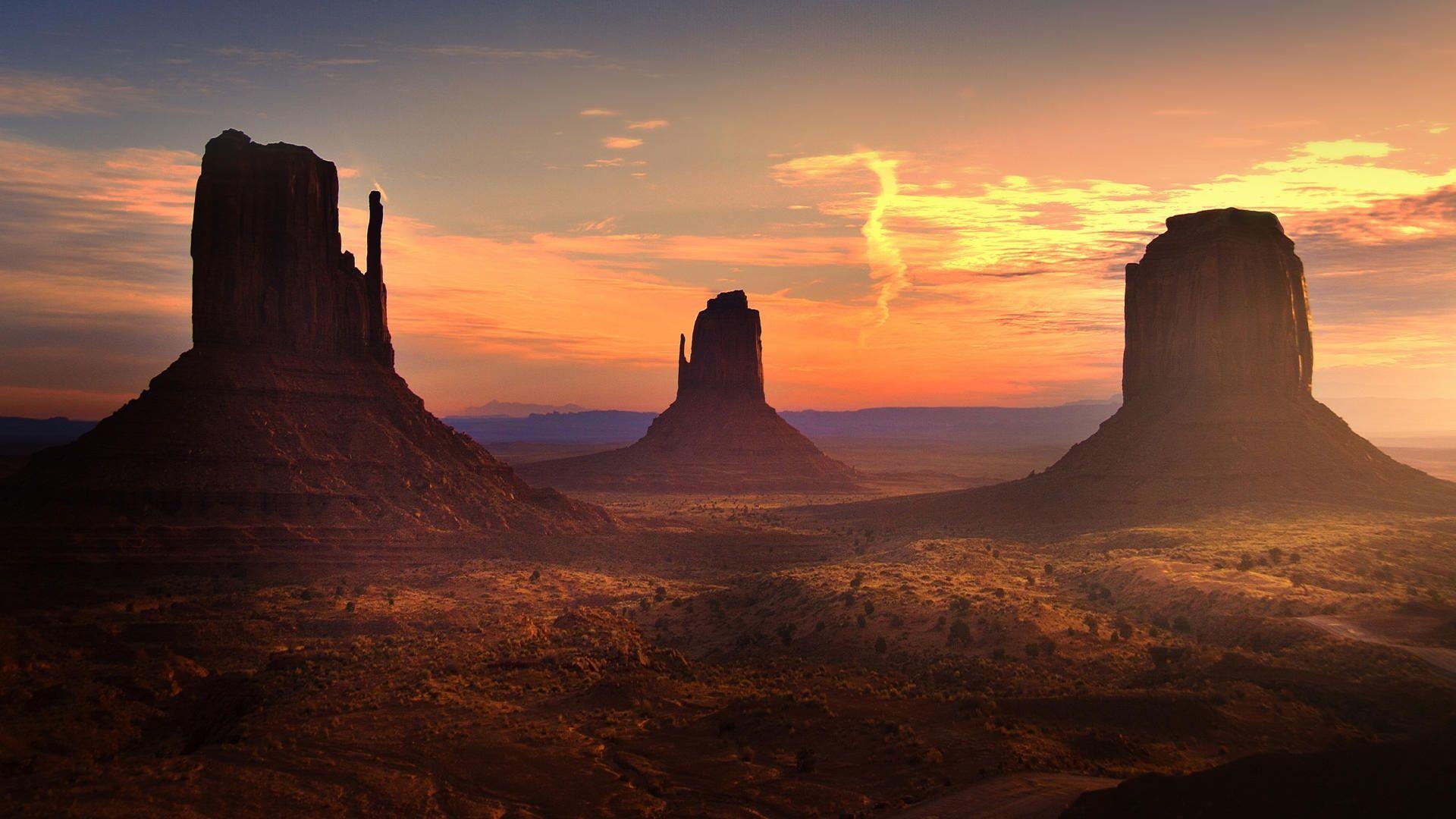 1920x1080 Monument Valley, Utah Sunrise Light on the Mittens Monument Valley, Desktop