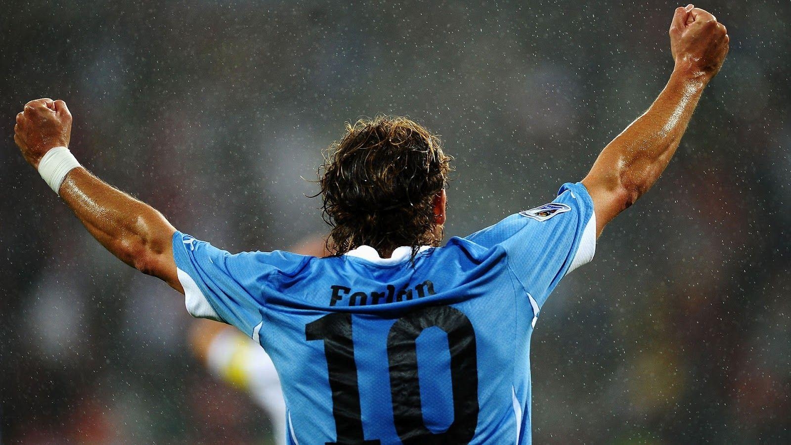 1600x900 Diego Forlan 10 Uruguay Wallpaper. Football Wallpaper HD, Desktop