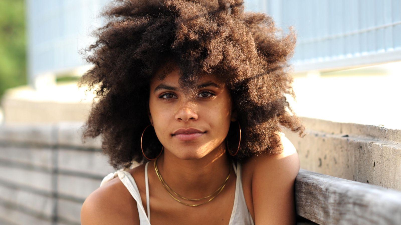 1600x900 Zazie Beetz And Relational Science, Desktop