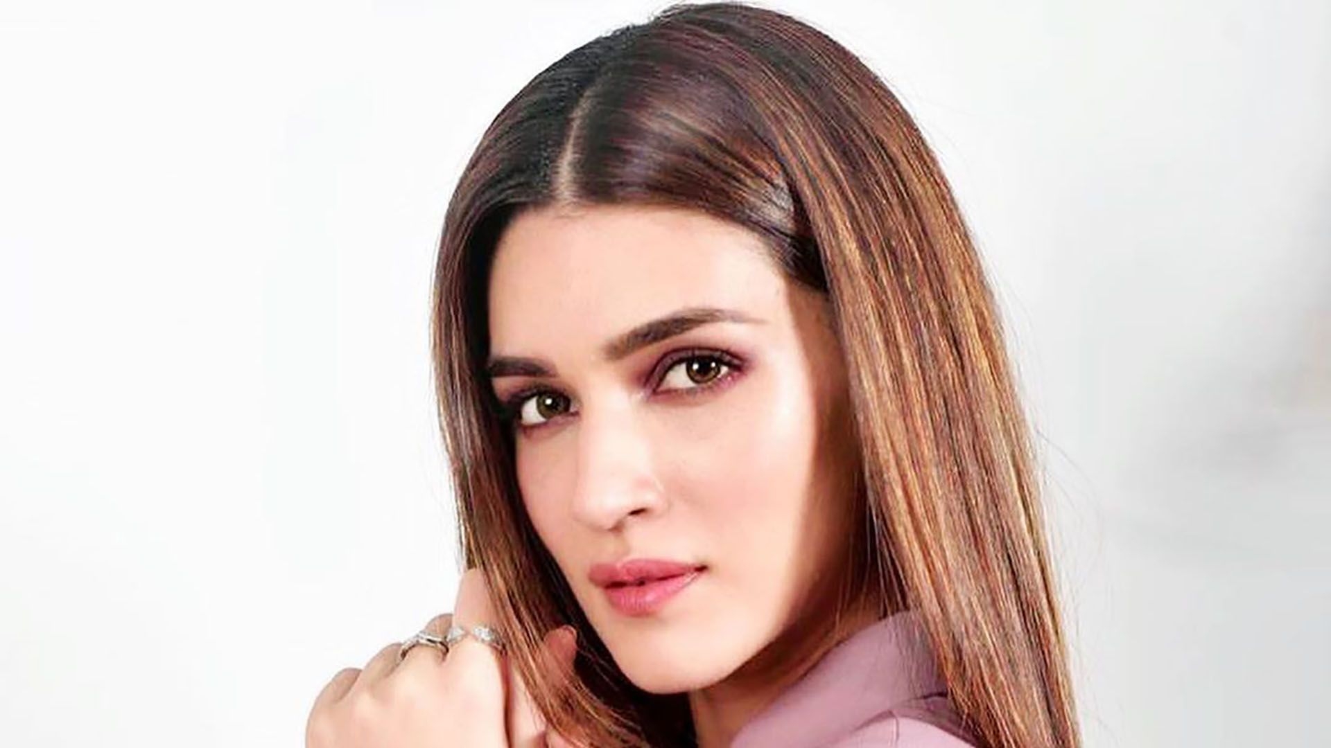 1920x1080 Beautiful Bollywood actress Kriti Sanon close up face HD, Desktop