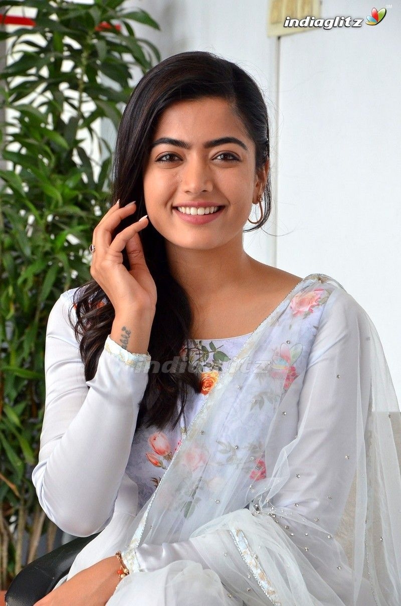 800x1210 Rashmika Mandanna Photo.com, Phone