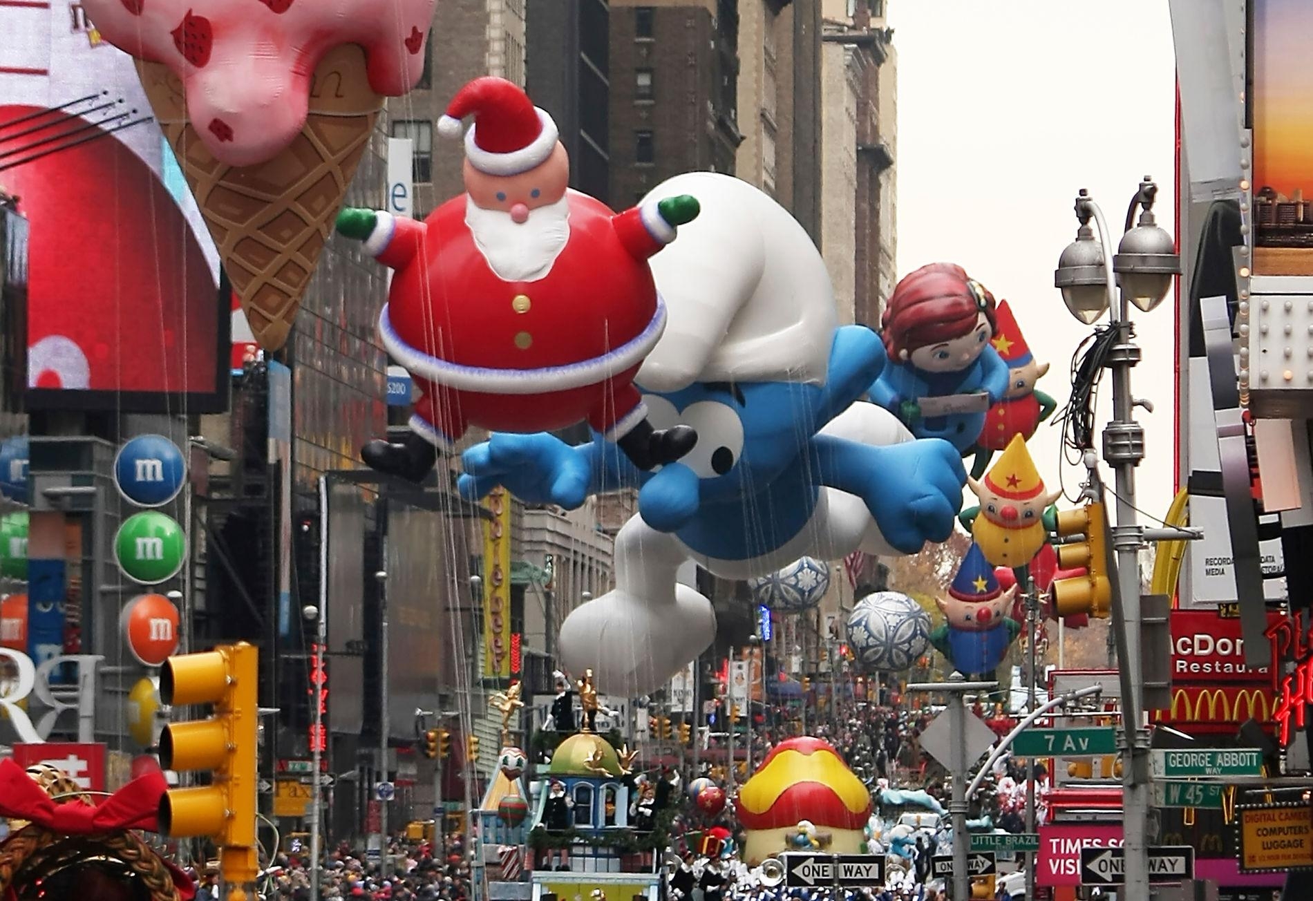 1900x1310 amazing balloons from the Macy's Thanksgiving Day Parade, Desktop