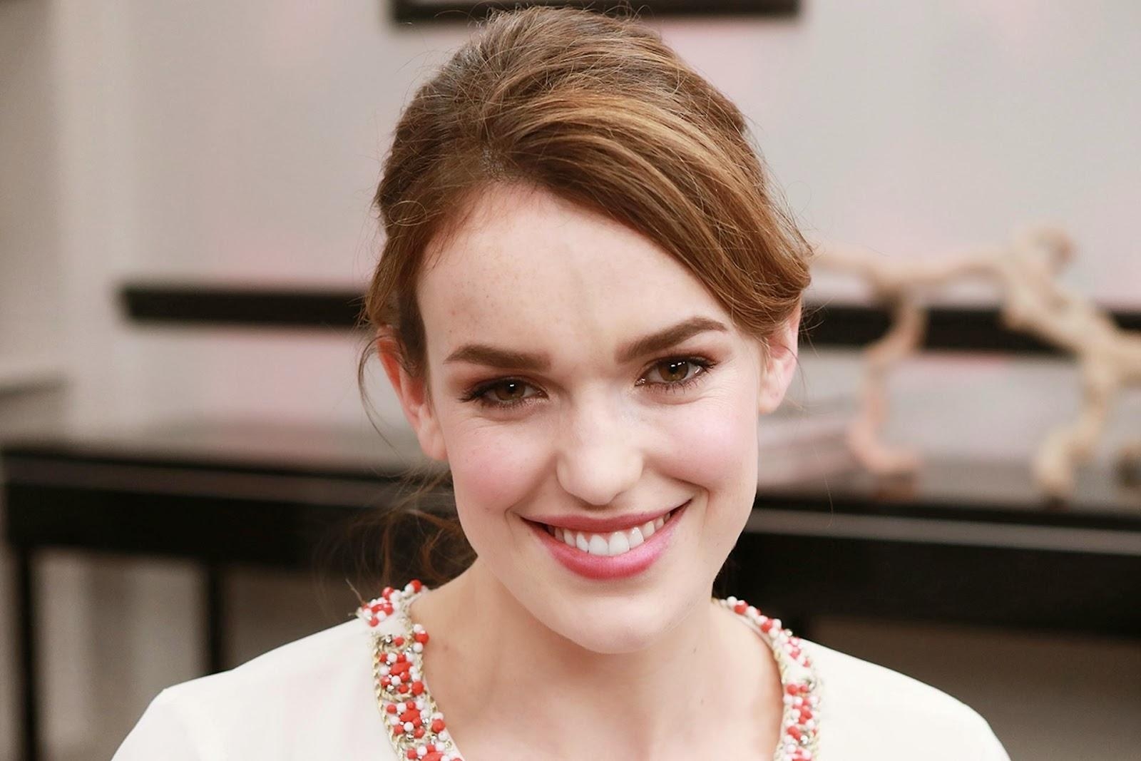 1600x1070 All HD Wallpaper 2014: Elizabeth Henstridge Cute HD Wallpaper, Desktop