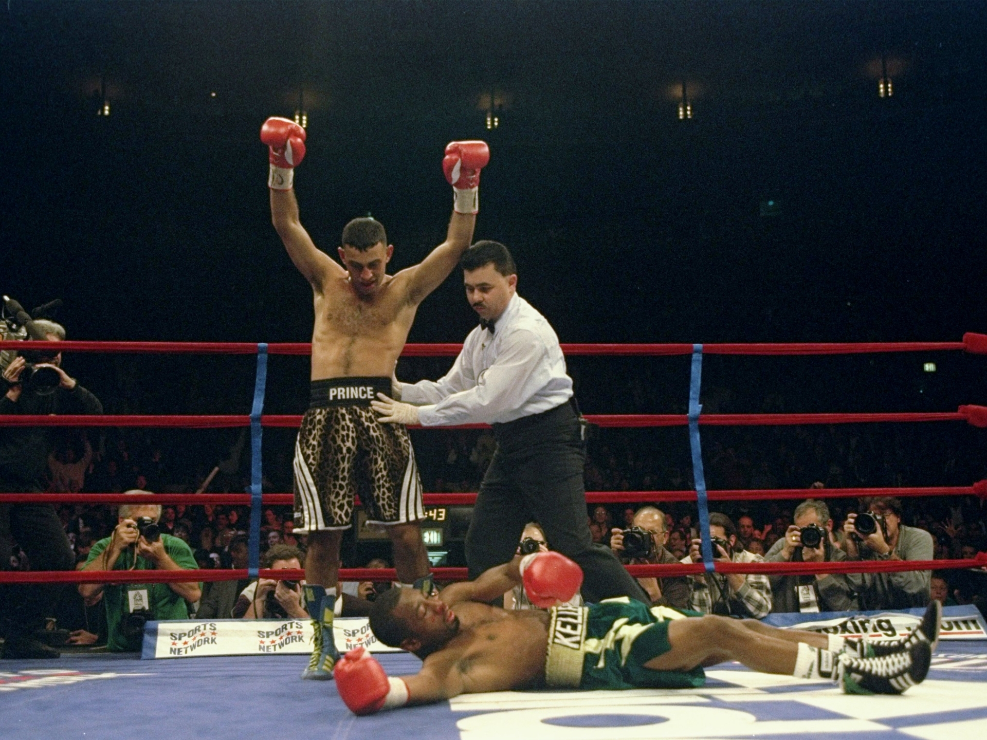 1920x1440 The Hagler Vs Hearns Of Featherweight Boxing' Naseem Hamed Announced Himself On The World Stage In A Four Round Shootout Against Kevin Kelley At New York's Madison Square Garden, Desktop