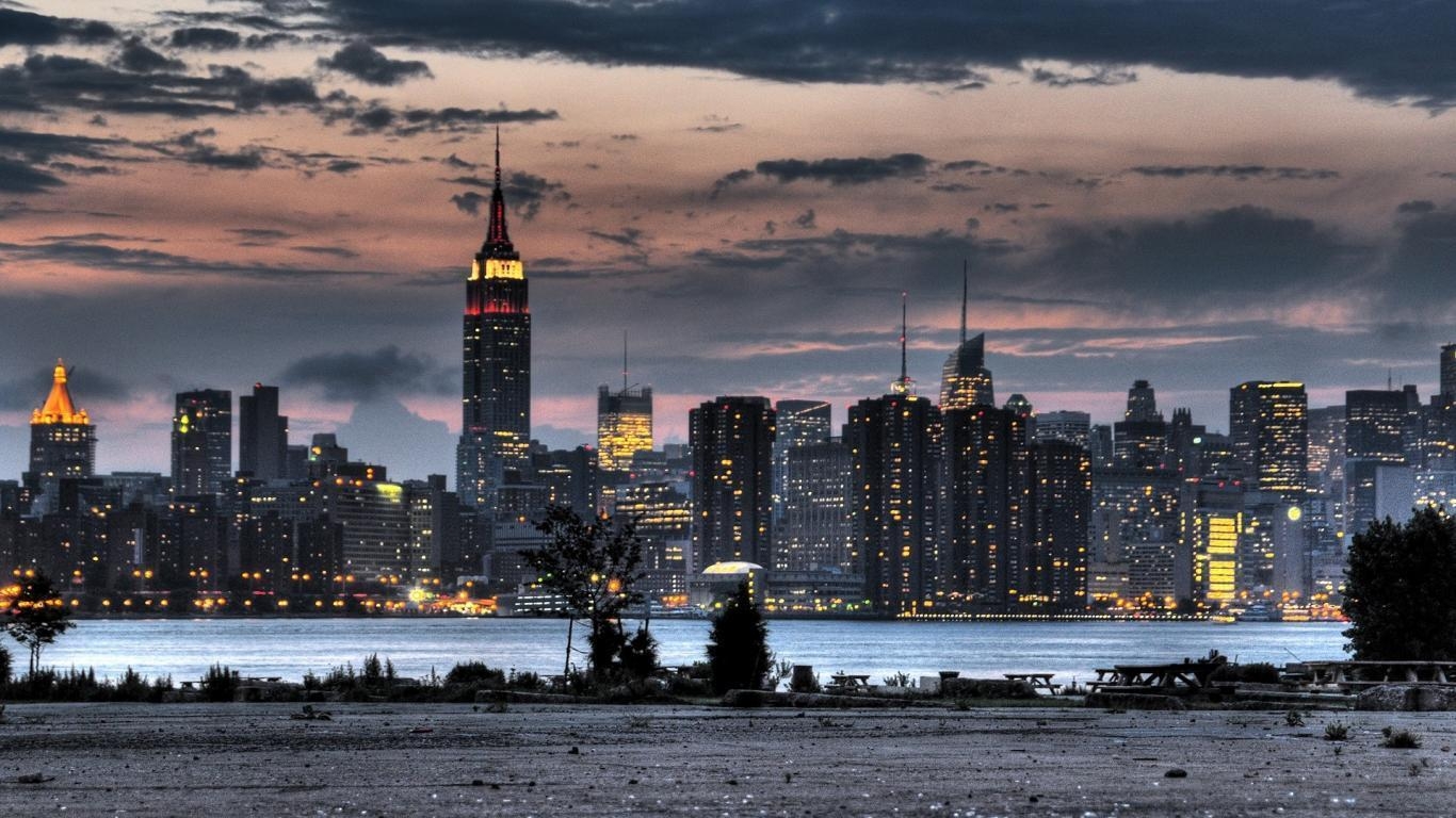 1370x770 Empire State Building At Night Wallpaper, Desktop