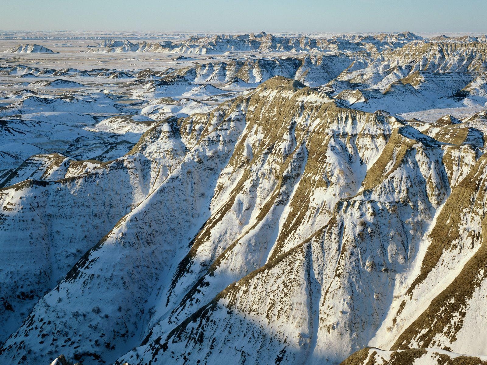 1600x1200 Badlands National Park in Winter, South Dakota, Desktop