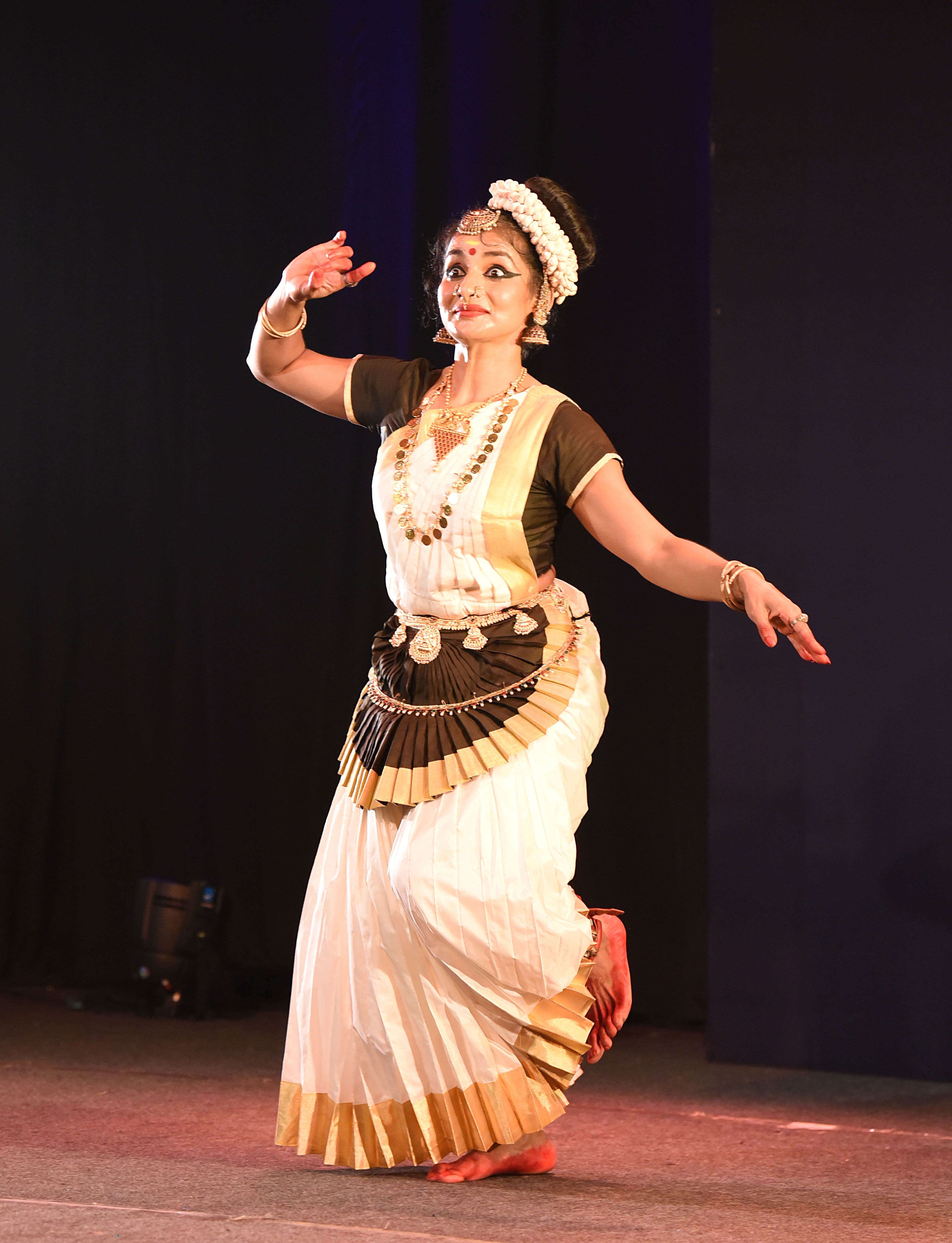 3330x4350 Sopana style Mohiniyattam: Sopanam style Mohiniyattam by Sithara Balakrishnan. Events Movie News of India, Phone