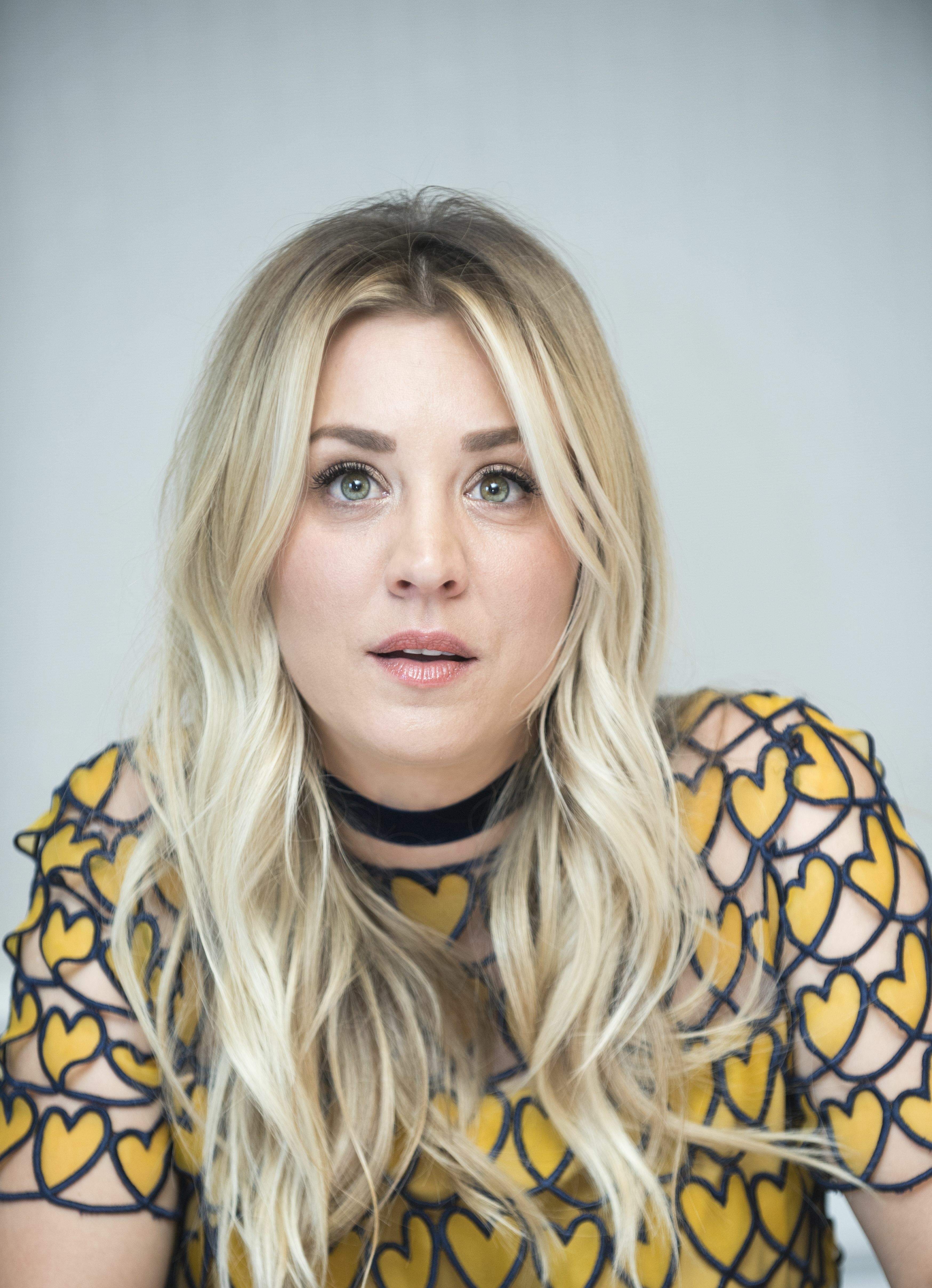 3500x4840 Kaley Cuoco image Kaley TBBT Photocall in West Hollywood 2018, Phone