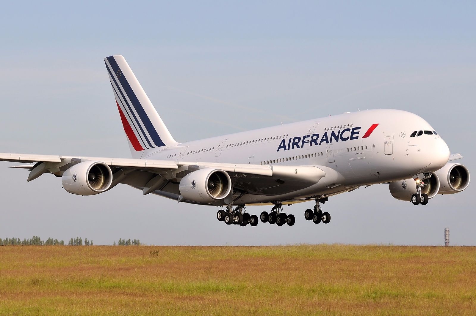 1600x1070 Air France A380 800 Touch Down Charles De Gaulle Aircraft, Desktop