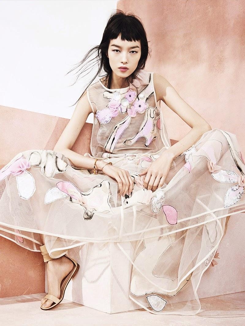 800x1070 Editorial Fashion. Fei Fei Sun by Sharif Hamza for Vogue China May, Phone