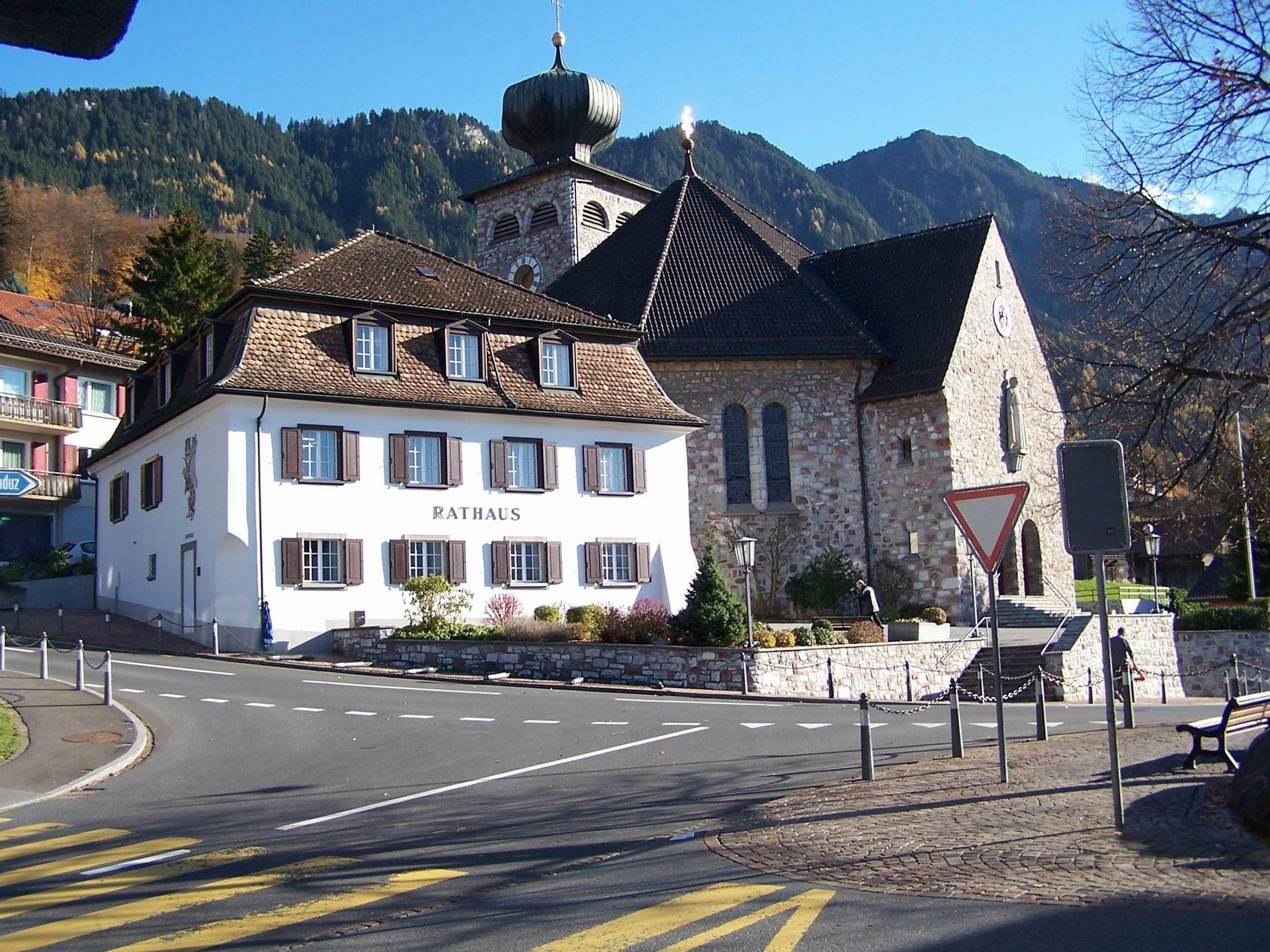 1920x1440 Rathaus Triesenberg, Liechtenstein Travel photo, Desktop