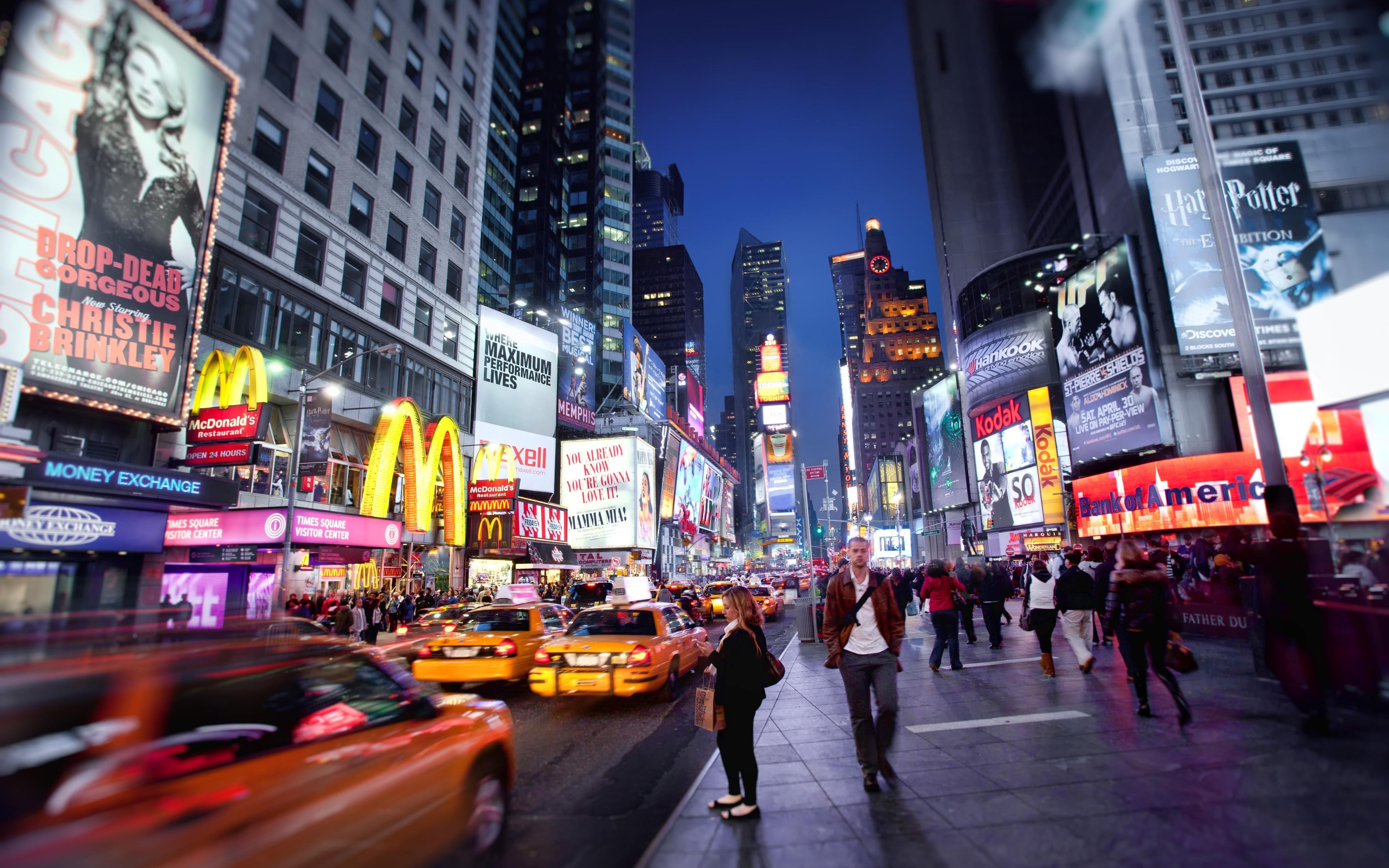 3840x2400 Down on Broadway', United States, New York City, Times Square, Desktop