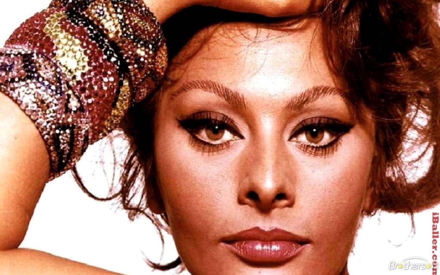 1440x900 Download Free Sophia Loren on stage wallpaper, Sophia Loren, Desktop